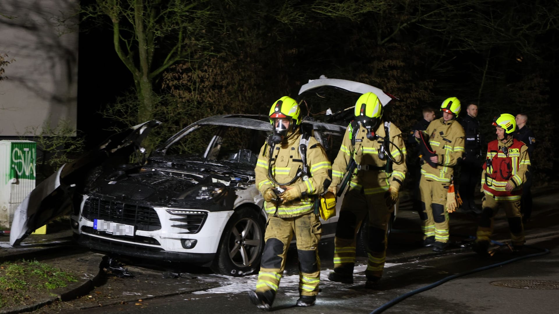 Ein Porsche Macan brannte vergangene Nacht in Bremen.