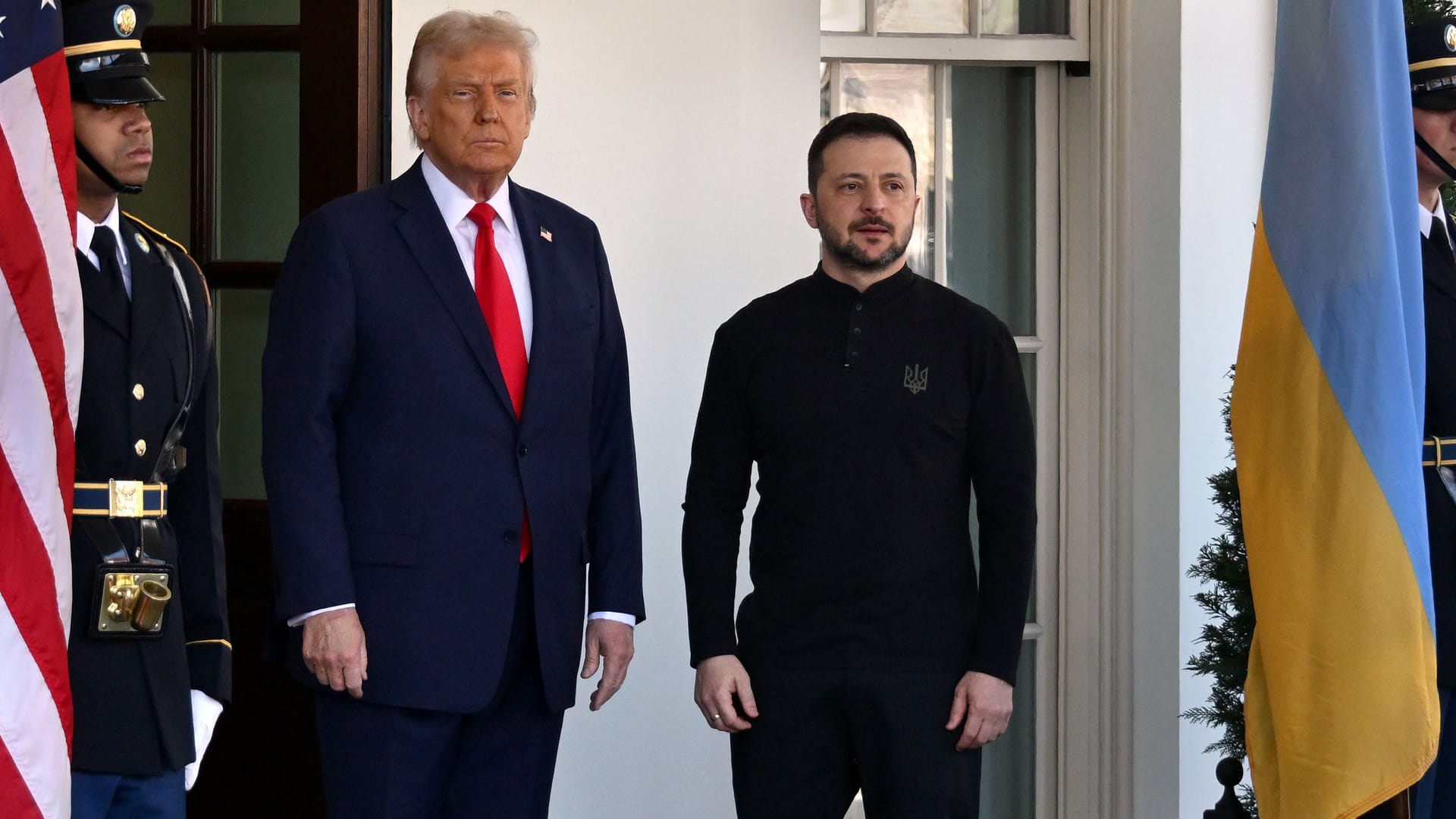 US-Präsident Donald Trump und der ukrainische Präsident Wolodymyr Selenskyj vor dem Weißen Haus am 28. Februar 2025.