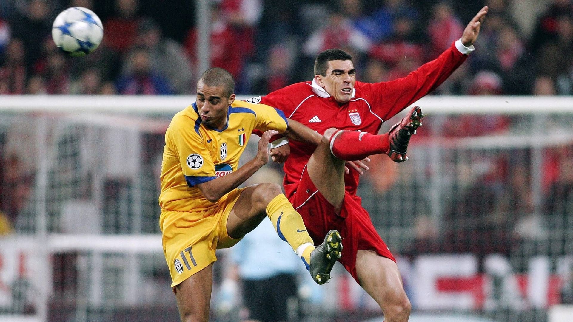 David Trezeguet (l.) und Lúcio (r.) bei einem Spiel zwischen Juventus Turin und dem FC Bayern im Jahr 2005: 20 Jahre später stehen sich beide am Samstag in München in der Halle gegenüber.