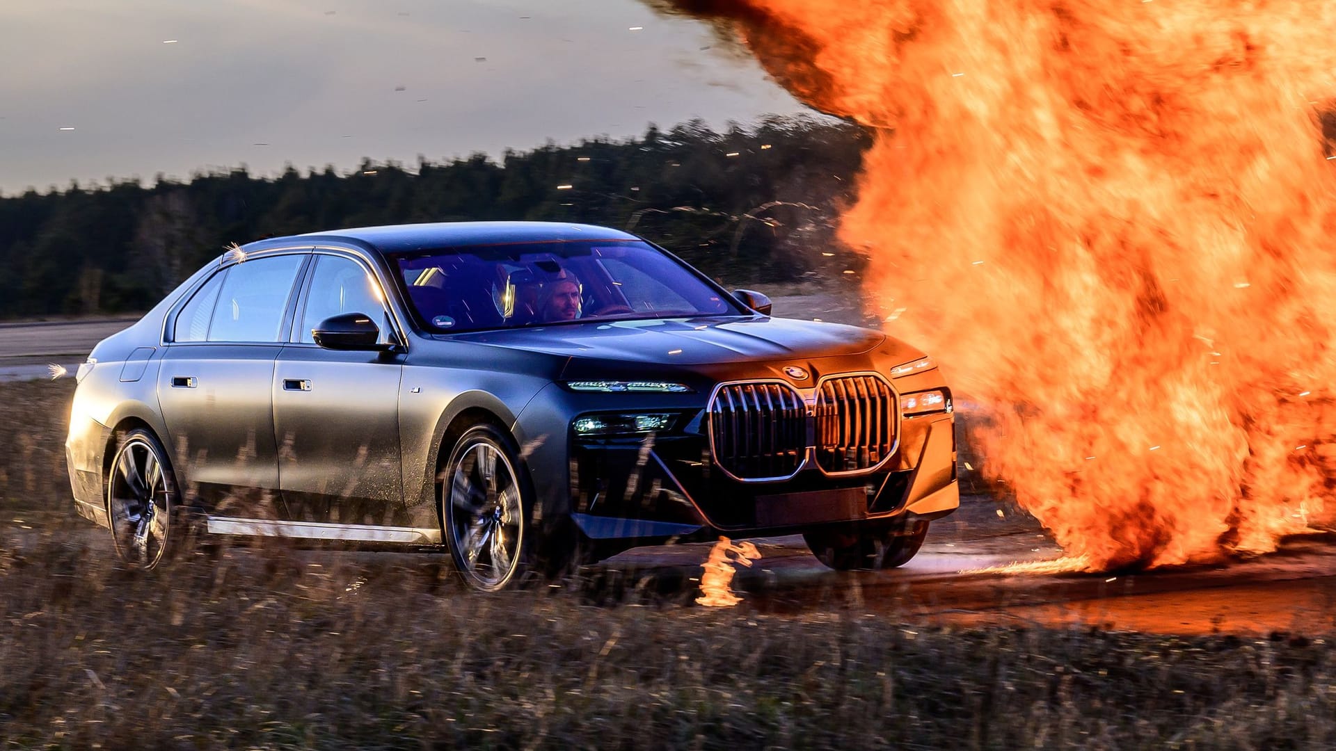 Sicher unterwegs: Die gepanzerten Limousinen von Audi, BMW (oben) und Mercedes schützen Spitzenpolitiker weltweit.