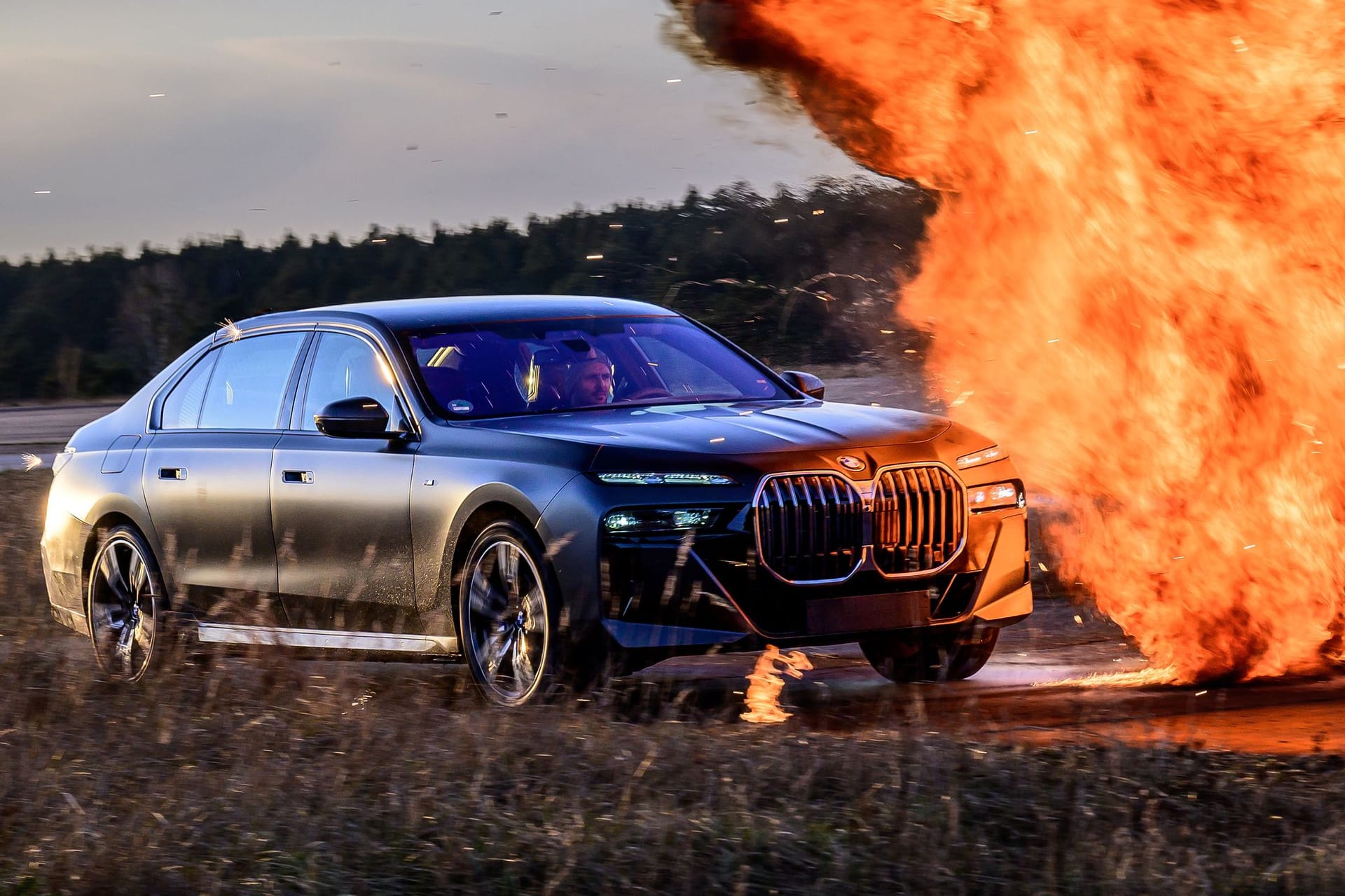 Sicher unterwegs: Die gepanzerten Limousinen von Audi, BMW (oben) und Mercedes schützen Spitzenpolitiker weltweit.