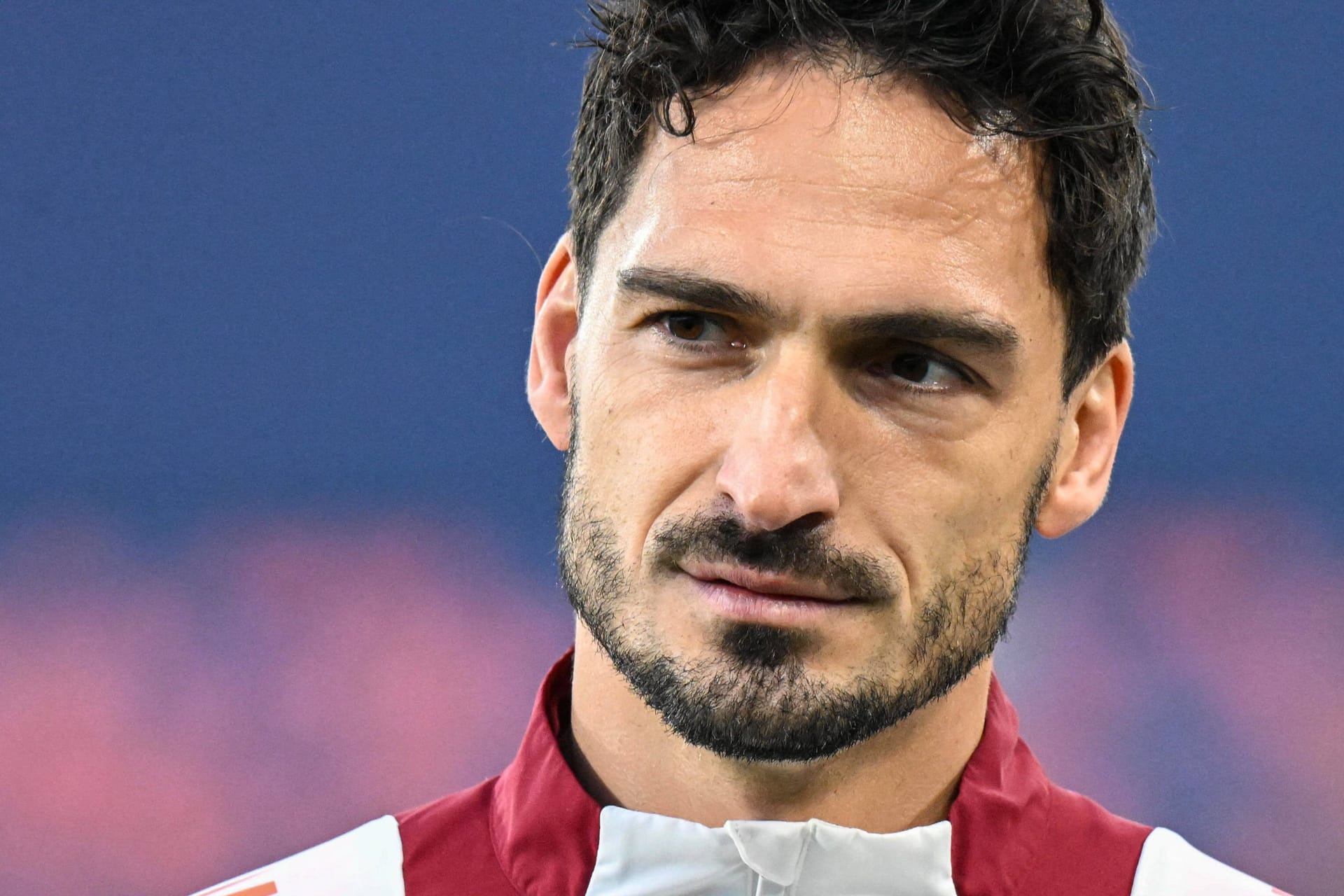 Mats Hummels: Der Innenverteidiger schaute am Freitag das Spitzenspiel in der Bundesliga.