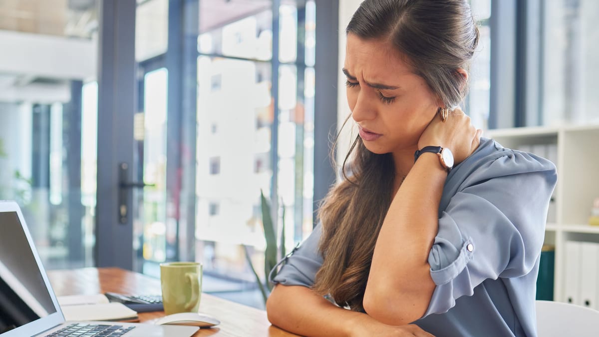 Tinnitus durch verspannten Nacken: Was nun helfen kann