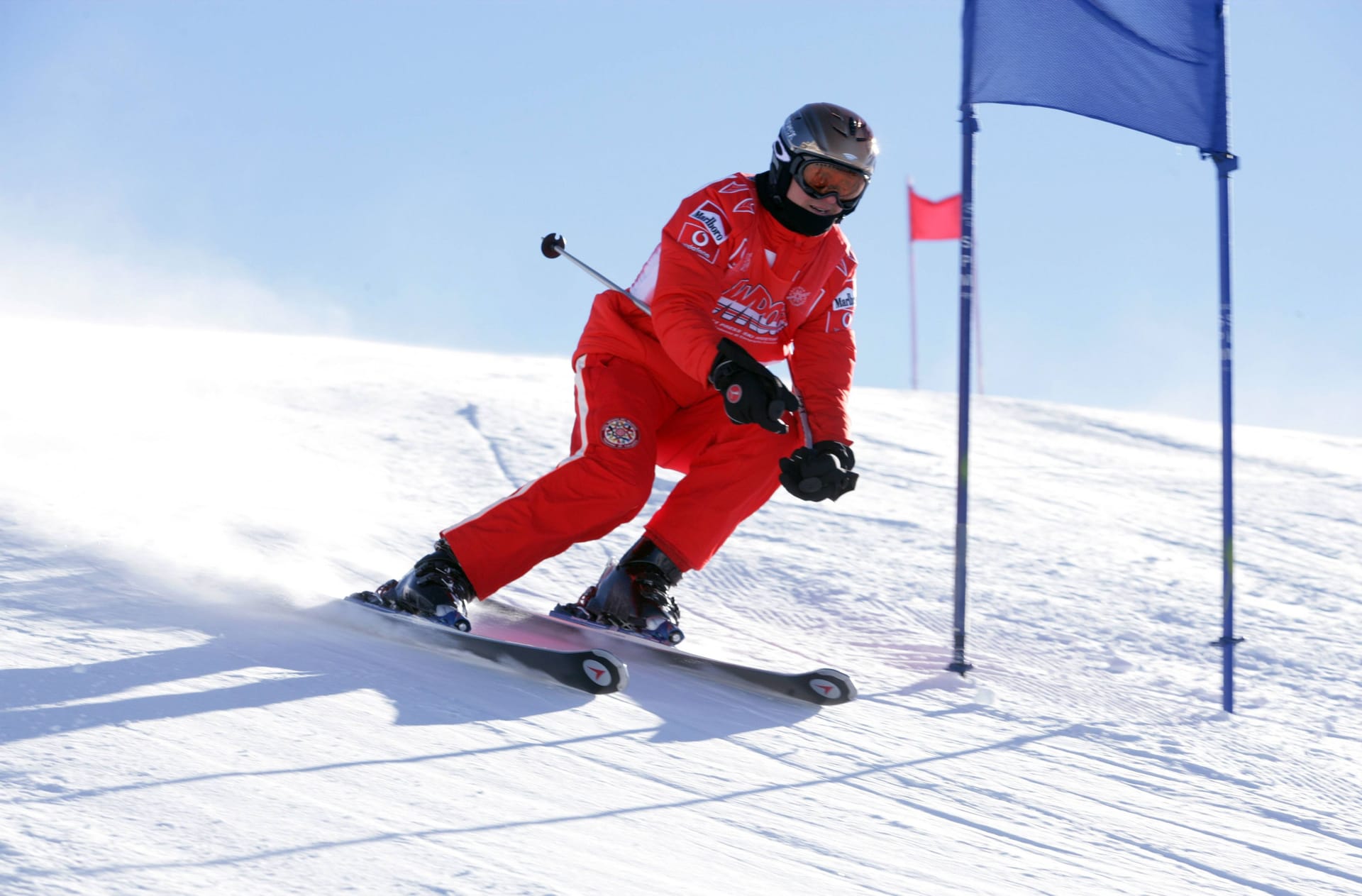 Im Dezember 2013 dann der verhängnisvolle Unfall: Beim Skifahren in Frankreich stürzt Michael Schumacher schwer und zieht sich Kopfverletzungen zu. Seither trat er nicht mehr in der Öffentlichkeit auf. Im Dezember 2013 dann der verhängnisvolle Unfall: Beim Skifahren in Frankreich stürzt Michael Schumacher schwer und zieht sich Kopfverletzungen zu. Seither trat er nicht mehr in der Öffentlichkeit auf.