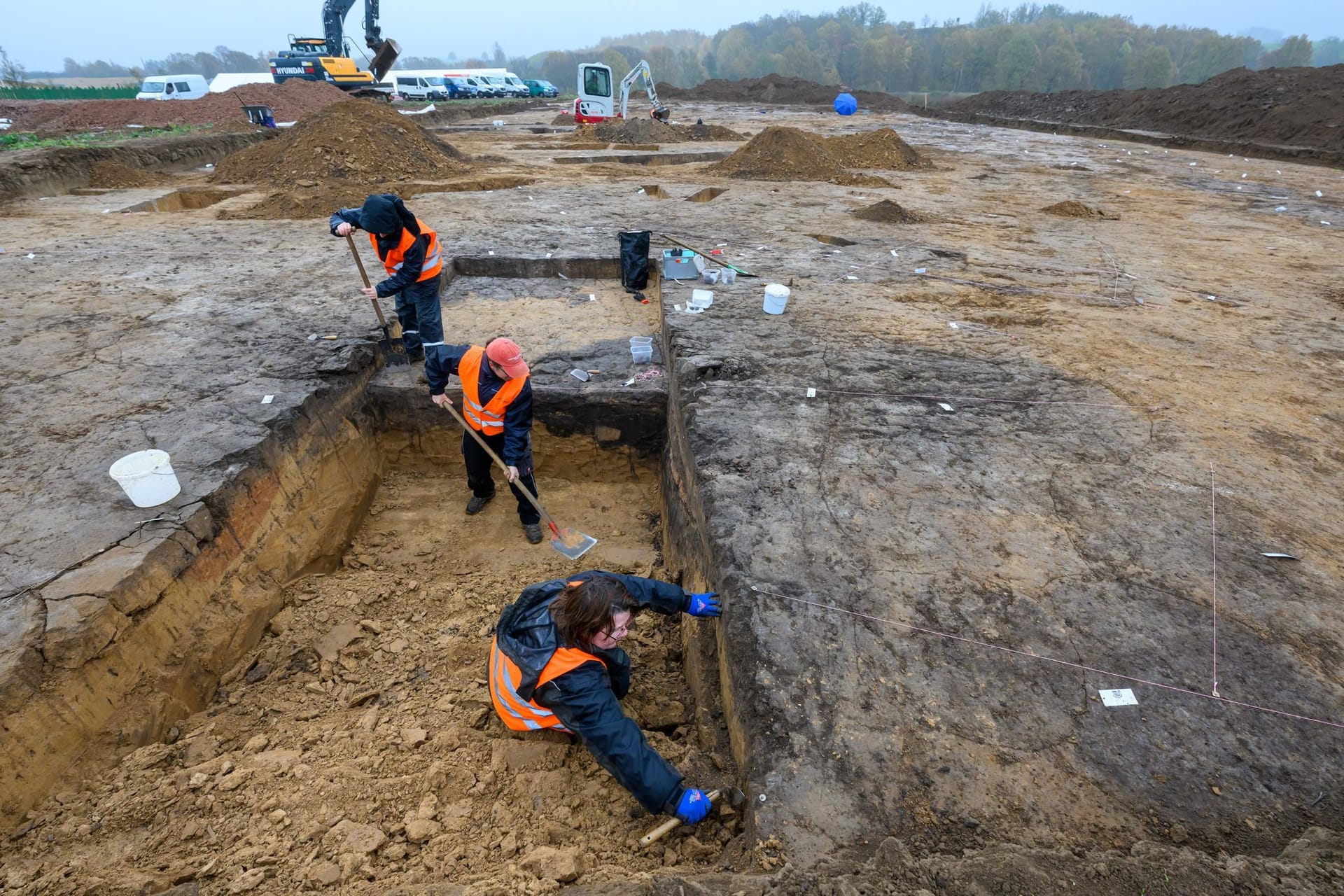 Archäologische Arbeiten auf einem Grabungsfeld bei Döbeln: Die Funde sind mehrere Jahrtausende alt.