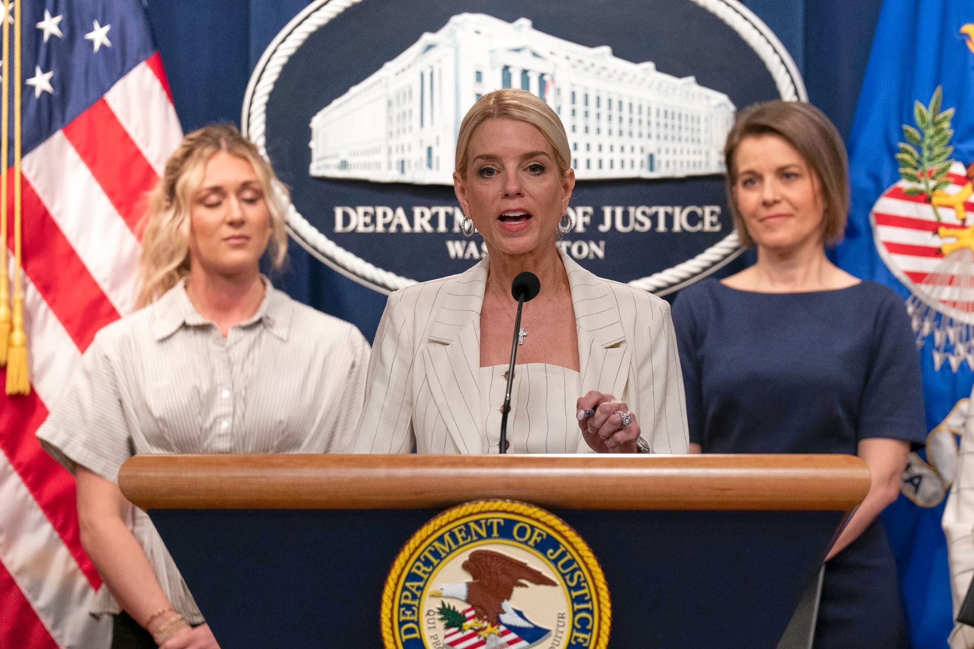Justizministerin Pam Bondi
