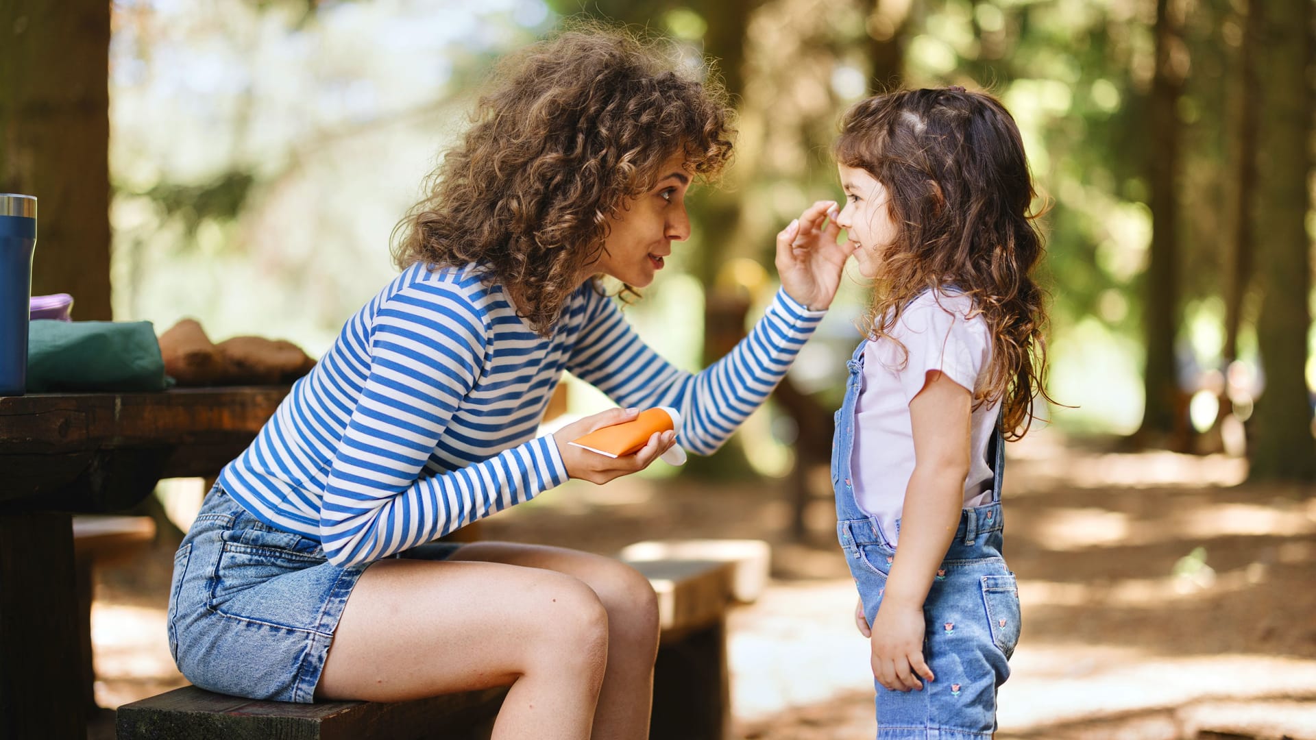 Sonnencreme: Manche Menschen befürchten einen Vitamin-D-Mangel bei einem hohen Lichtschutzfaktor. Sonnencreme: Manche Menschen befürchten einen Vitamin-D-Mangel bei einem hohen Lichtschutzfaktor.
