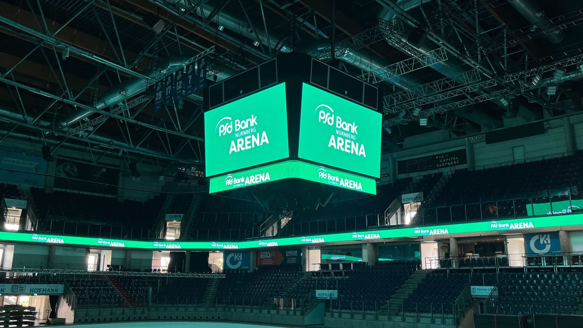 Der Innenraum der Arena: So wird künftig das Logo des neuen Namenssponsors aussehen.