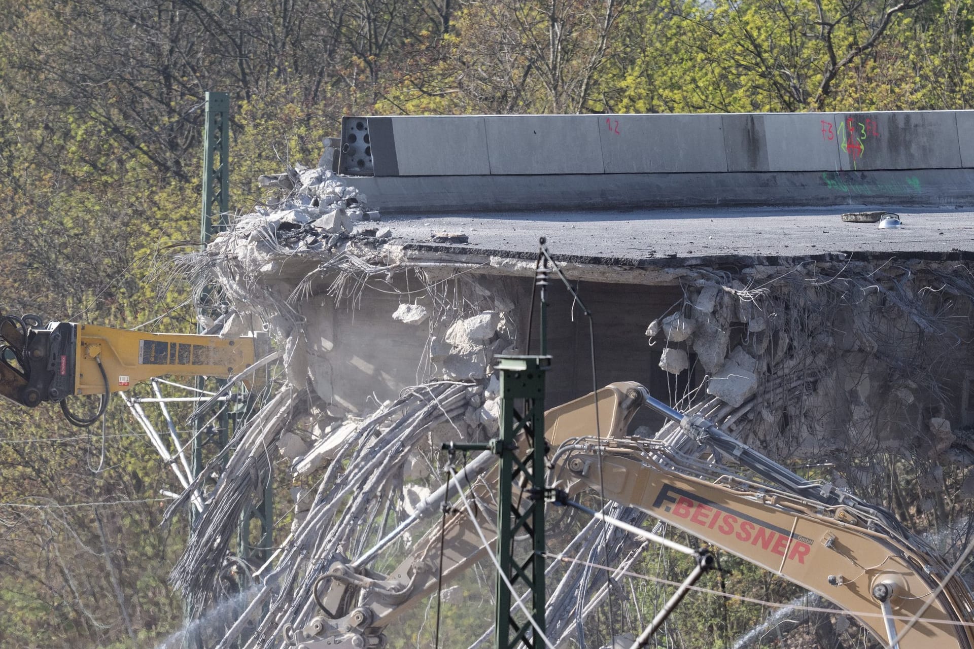 Abbrucharbeiten der Ringbahnbrücke