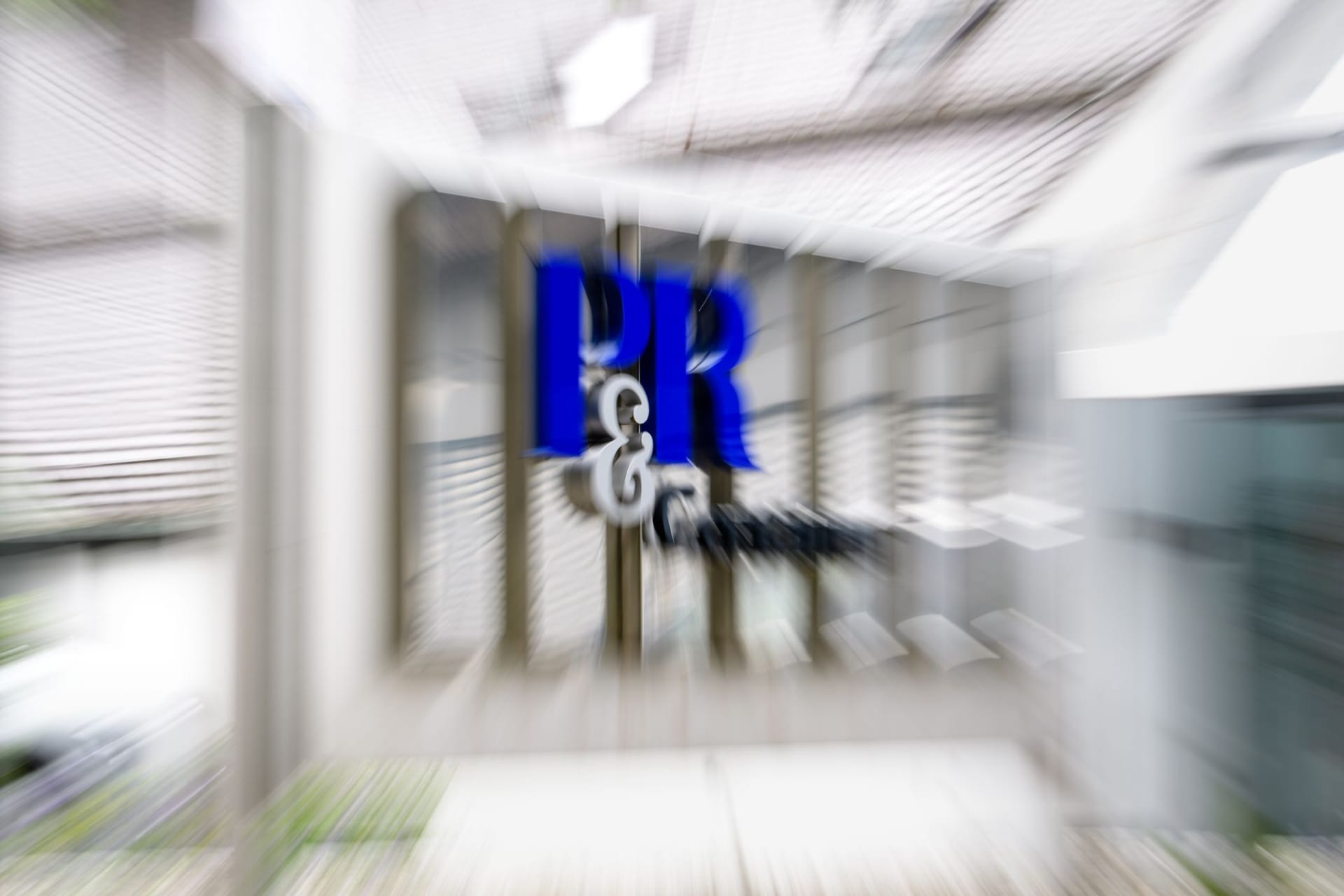 P&R Container