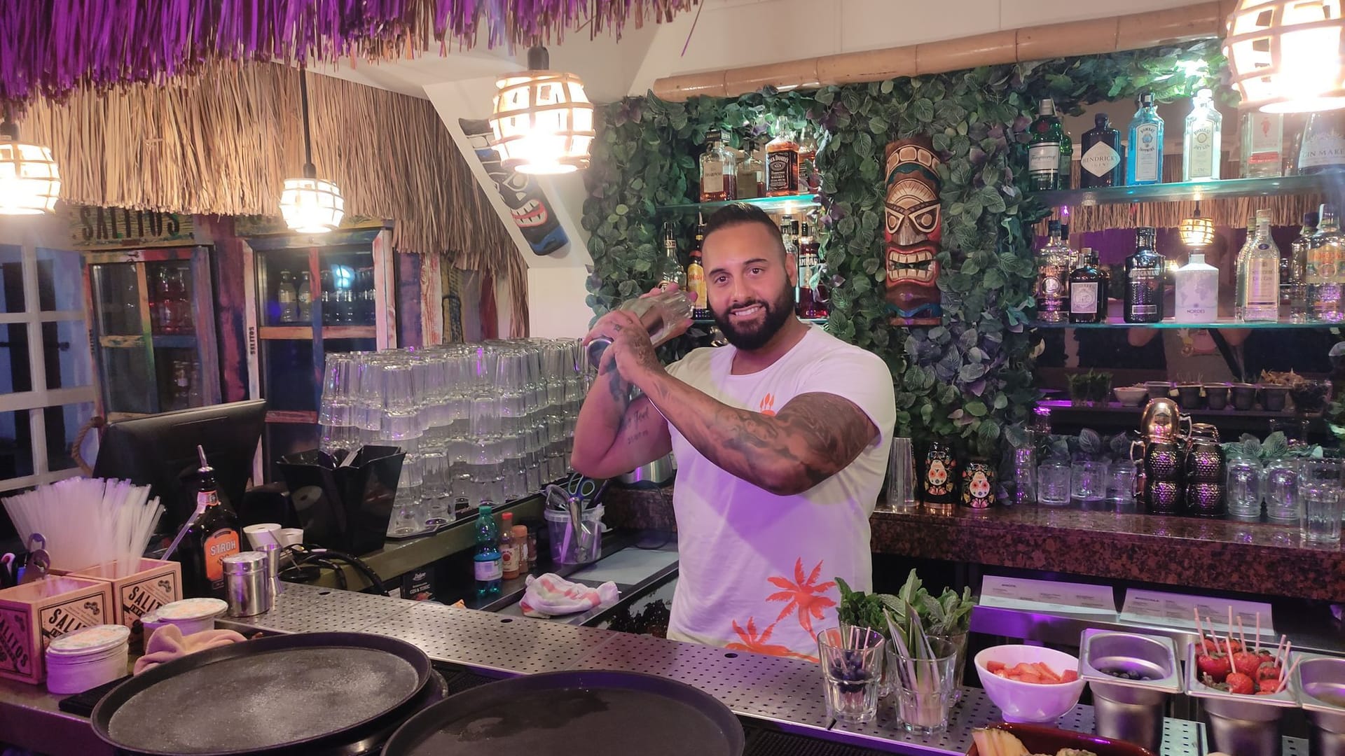 Sohel Abdoulkhanzadeh im Jahr 2022: Die Bar des Auswanderer brannte komplett ab.