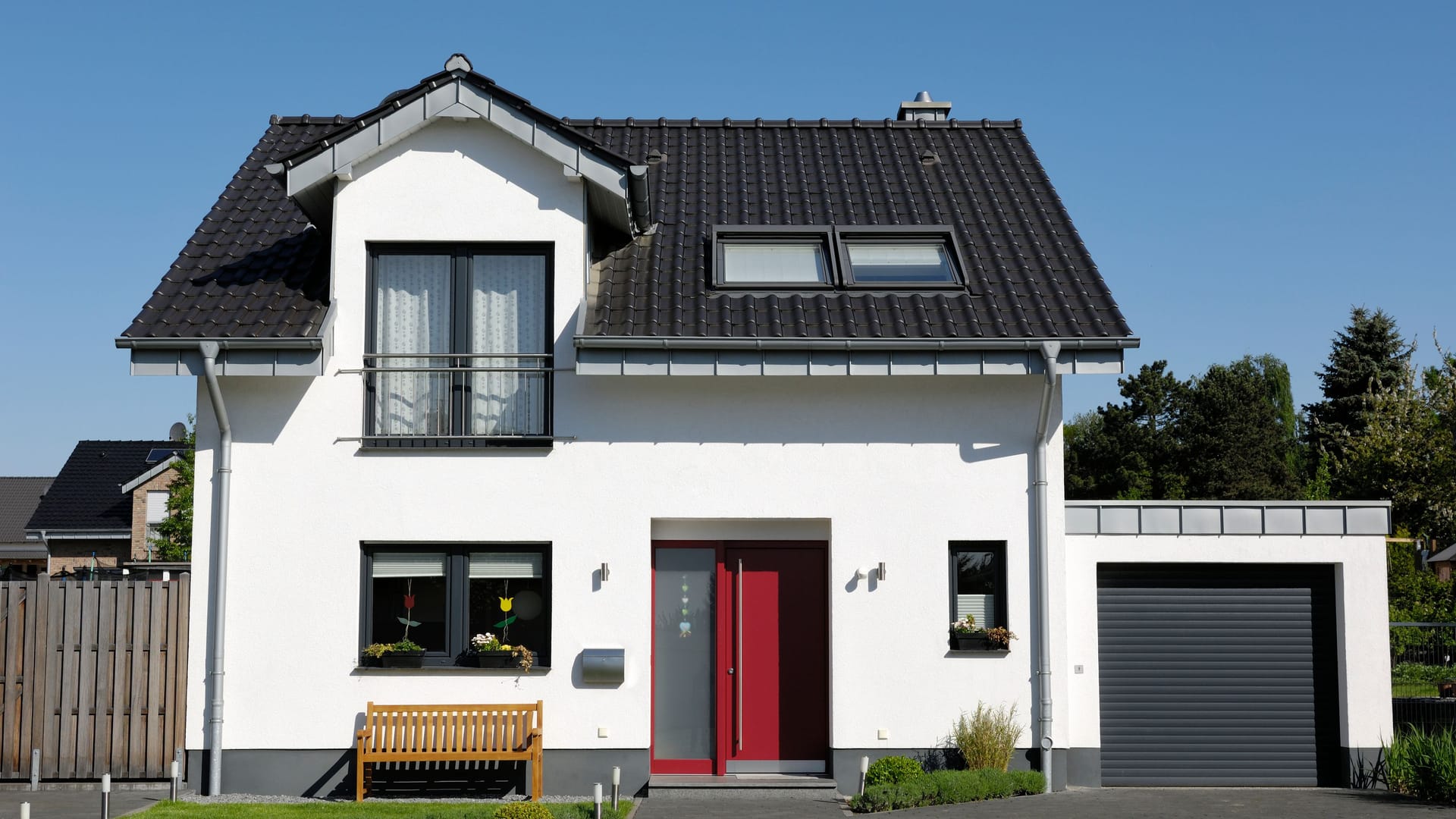 Haus verkaufen: Besteht noch ein Kredit, sollten Sie vorher unbedingt ein Gespräch mit der Bank führen. Haus verkaufen: Besteht noch ein Kredit, sollten Sie vorher unbedingt ein Gespräch mit der Bank führen.