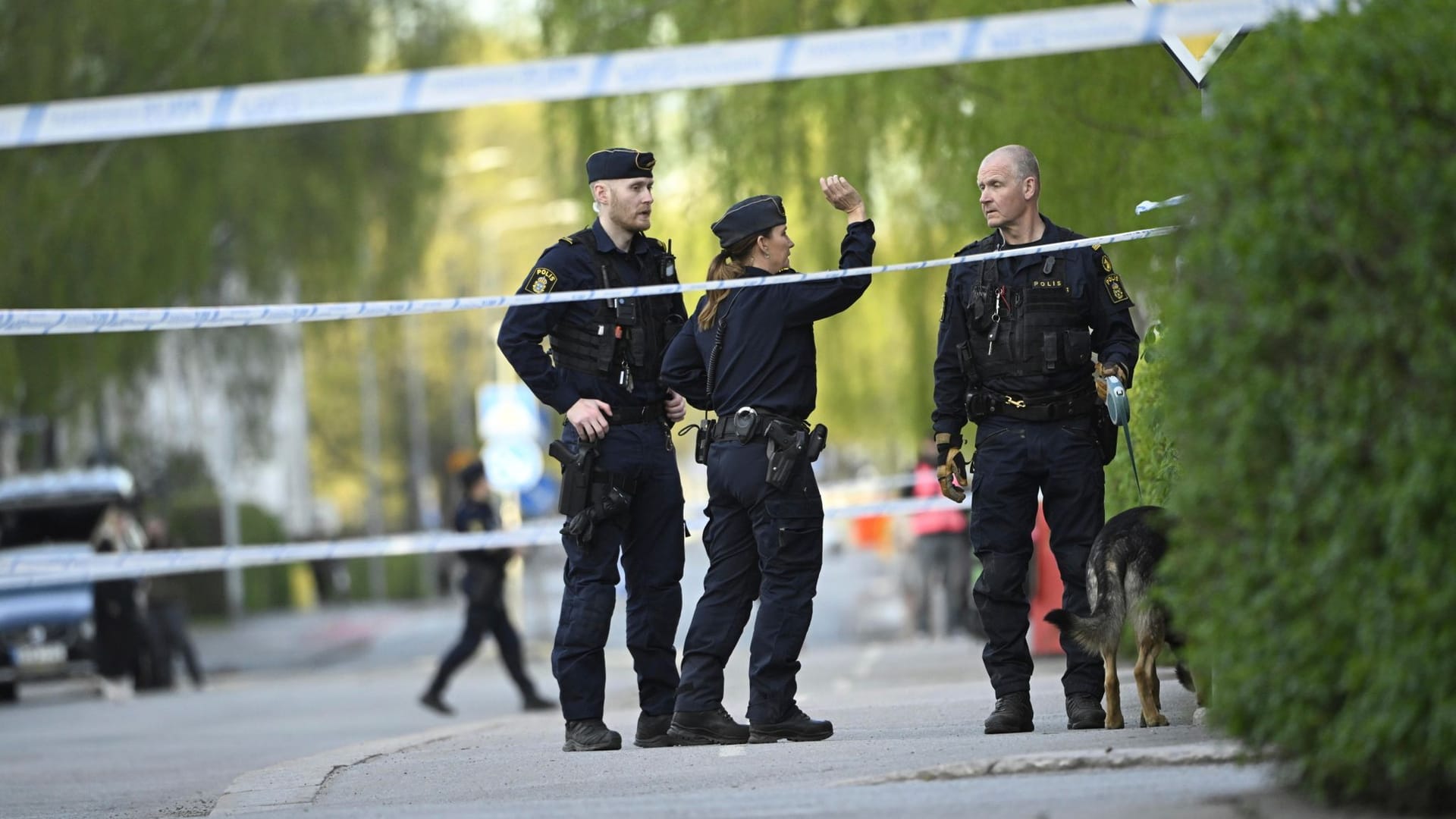 Einsatzkräfte am Tatort: Die Innenstadt von Uppsala ist abgeriegelt.