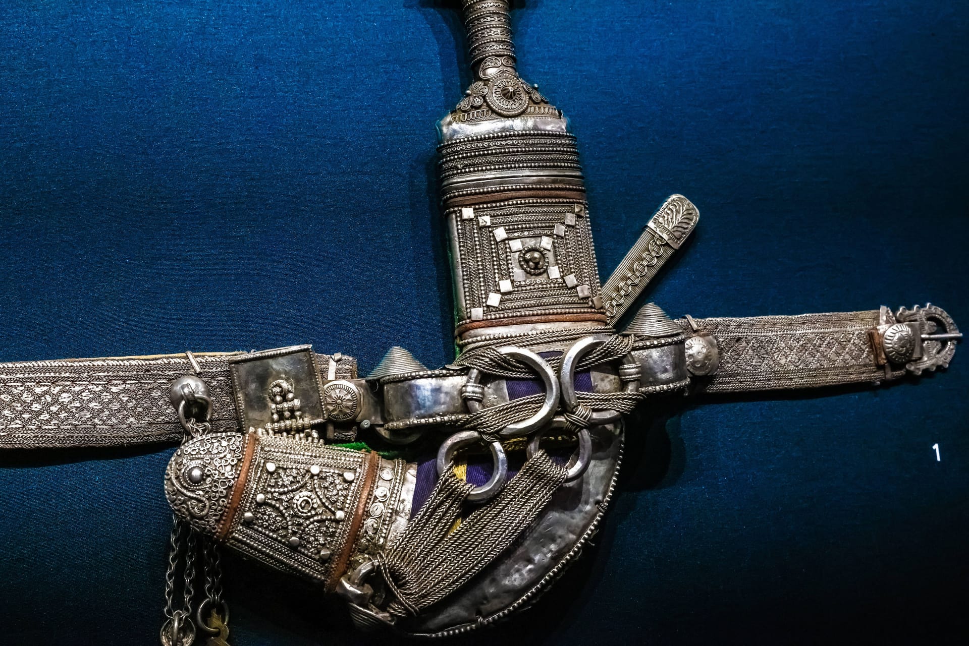 Ein traditioneller Dolch aus dem Oman: Die Waffe ziert die Nationalflagge des Sultanats.