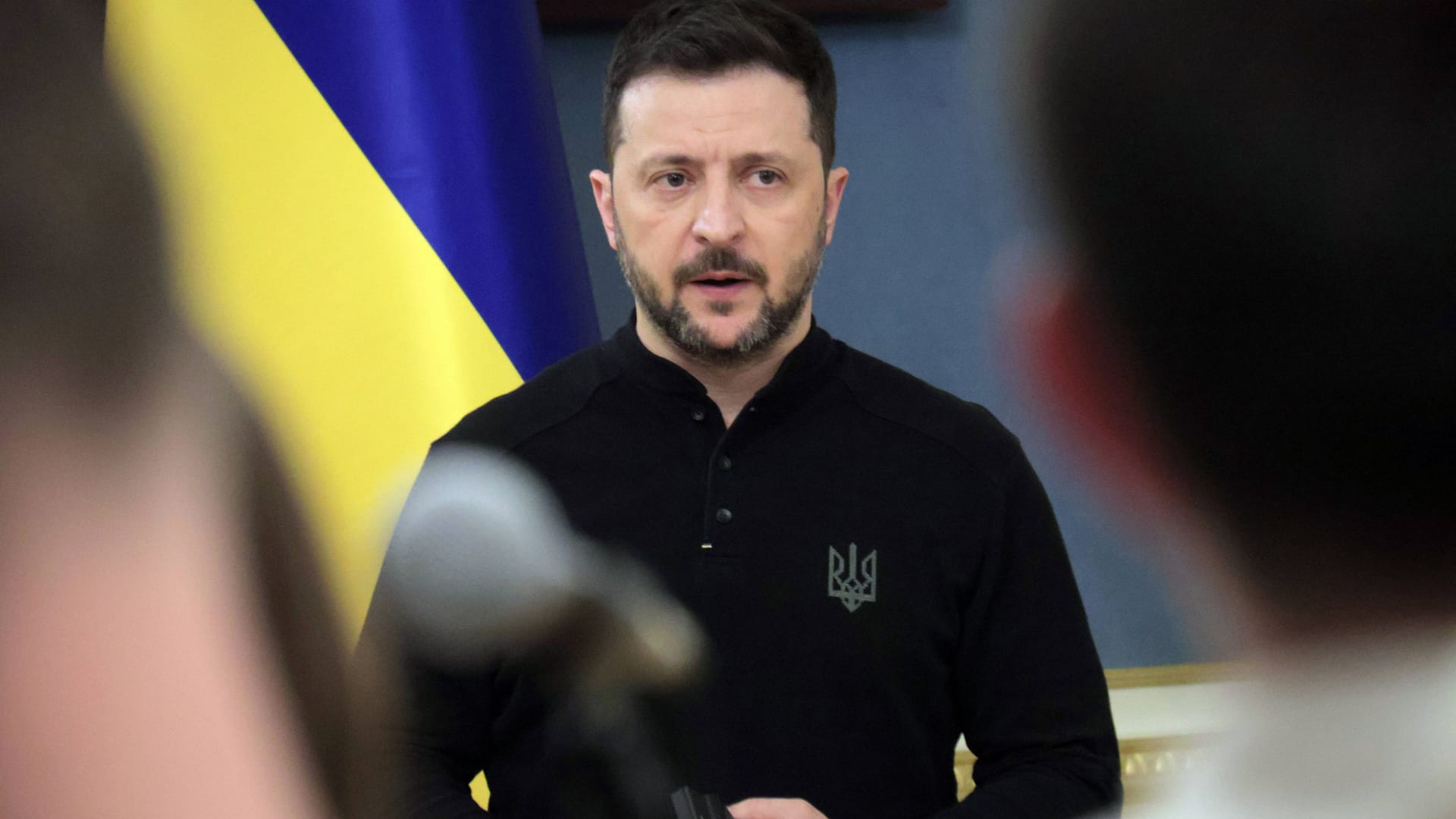Wolodymyr Selenskyj bei einer Pressekonferenz.