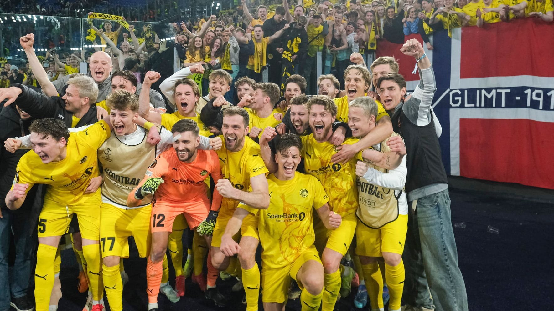 Pure Freude: Nach dem Triumph von Rom feierten die Spieler von FK Bodø/Glimt mit ihren Fans.