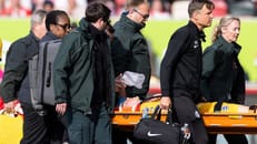 Nationalspieler muss auf dem Platz beatmet werden