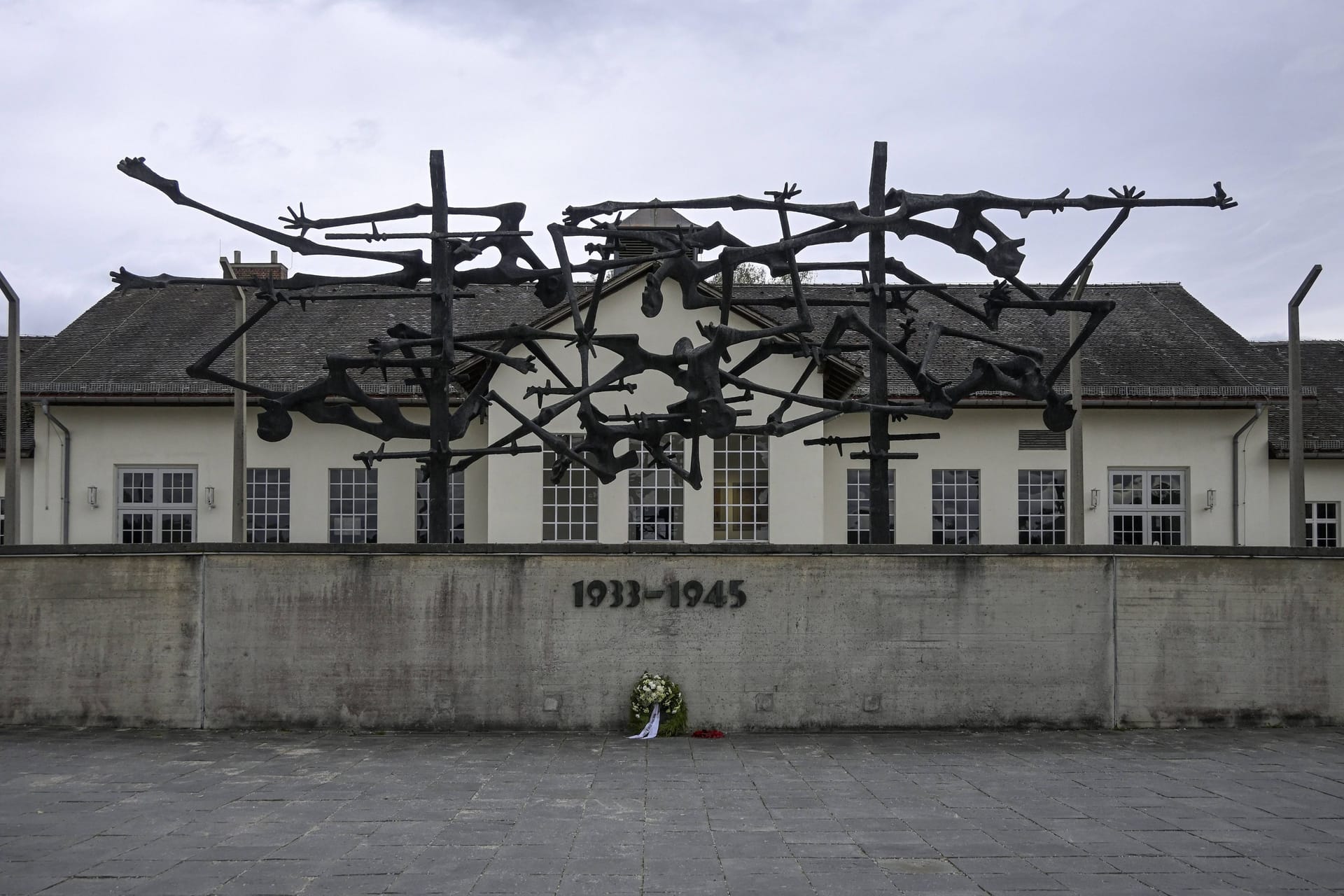 Mahnmal vor dem KZ in Dachau (Archivbild):