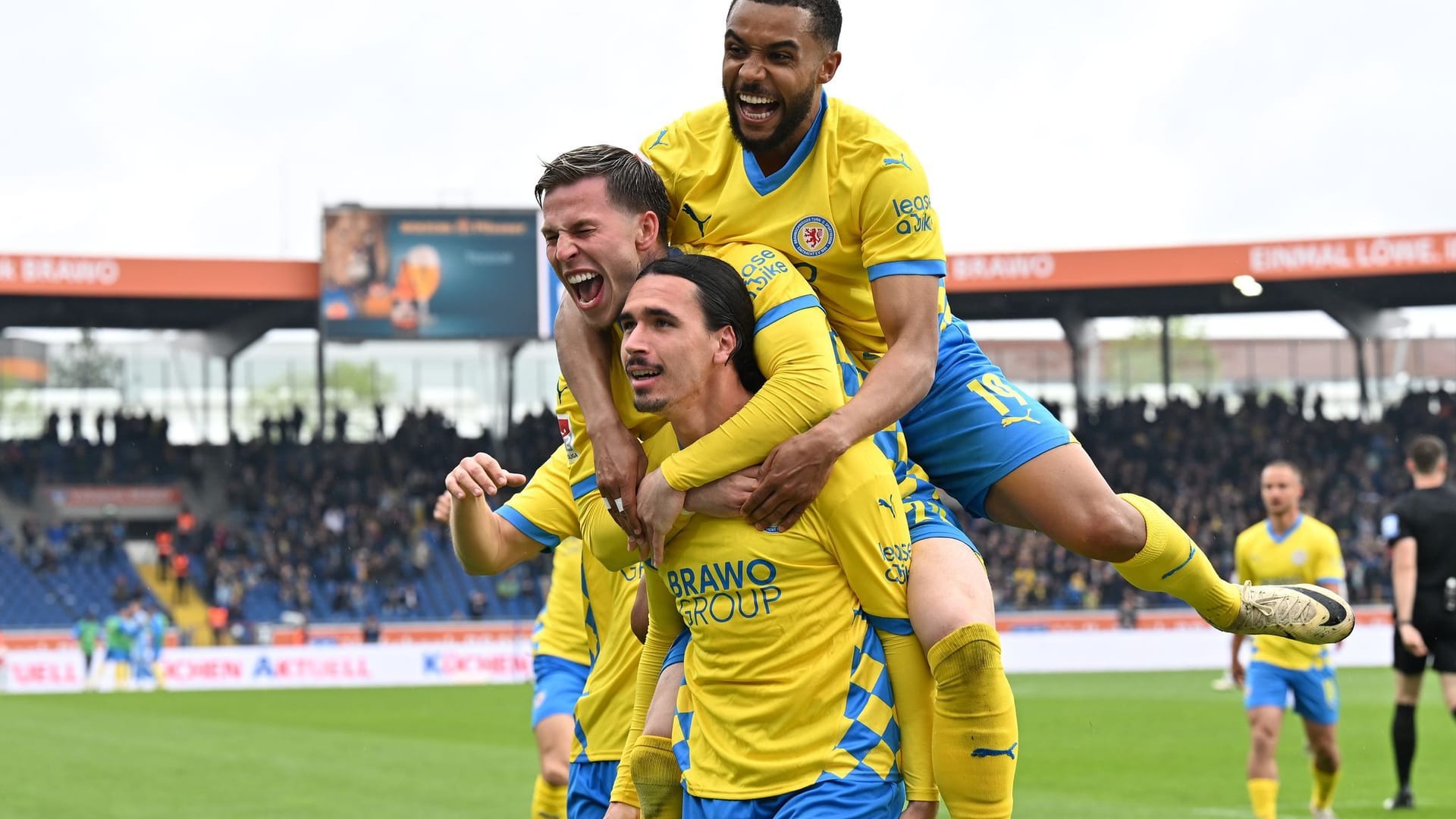 Eintracht Braunschweig - 1. FC Kaiserslautern Eintracht Braunschweig - 1. FC Kaiserslautern