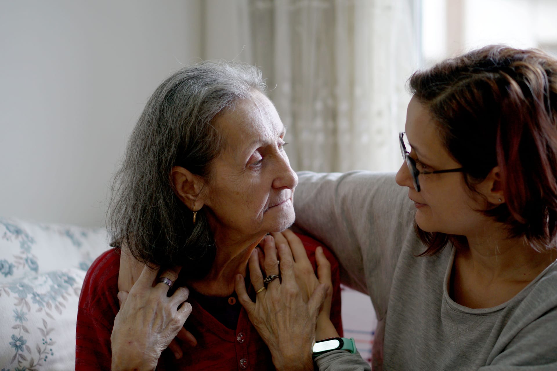 Alzheimer: Die Erkrankung geht mit fortschreitenden Gedächtnis- und Denkstörungen einher.