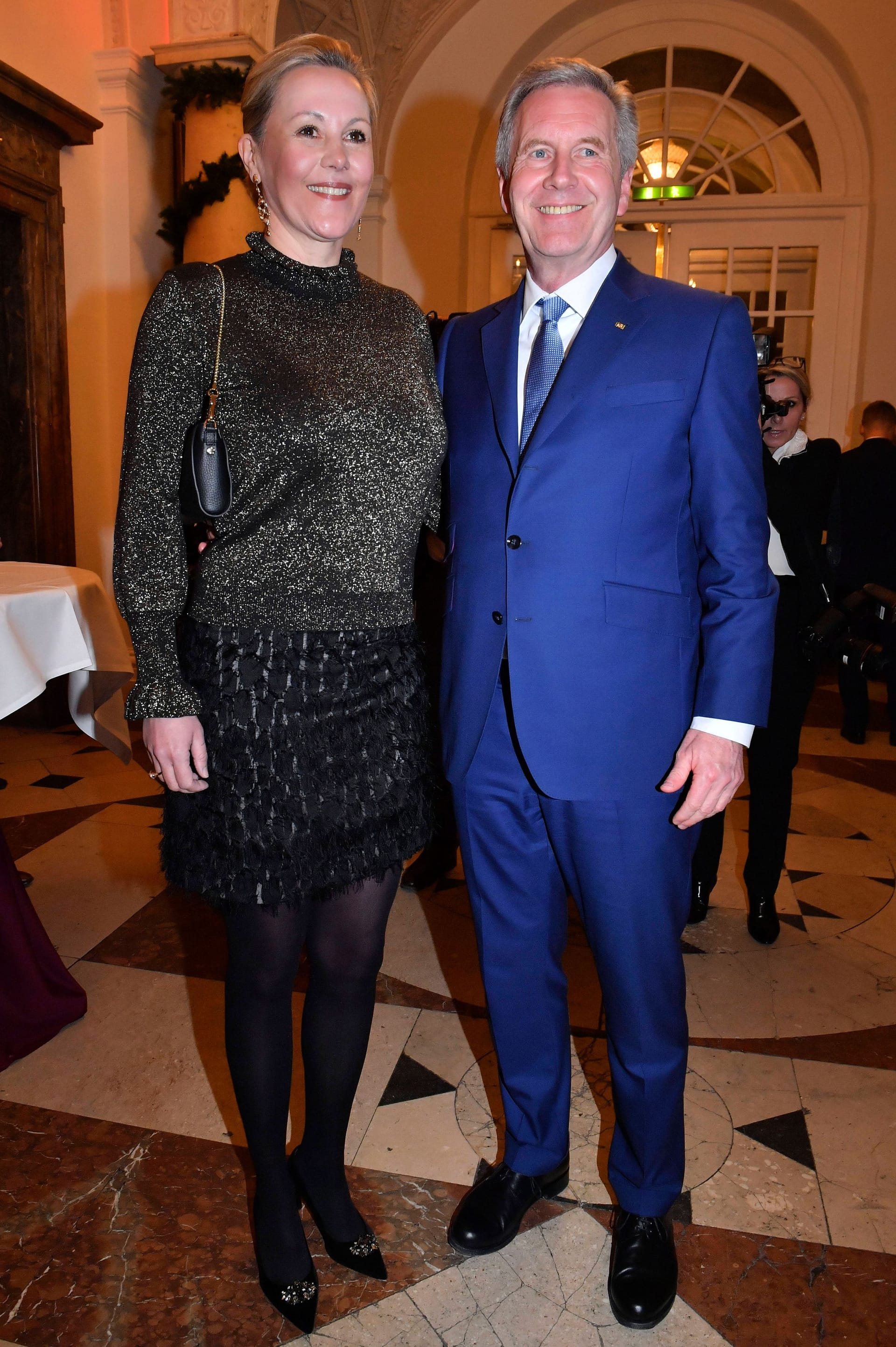 Im Frühjahr 2023 heirateten Bettina und Christian Wulff sogar ein drittes Mal. Im Frühjahr 2023 heirateten Bettina und Christian Wulff sogar ein drittes Mal.