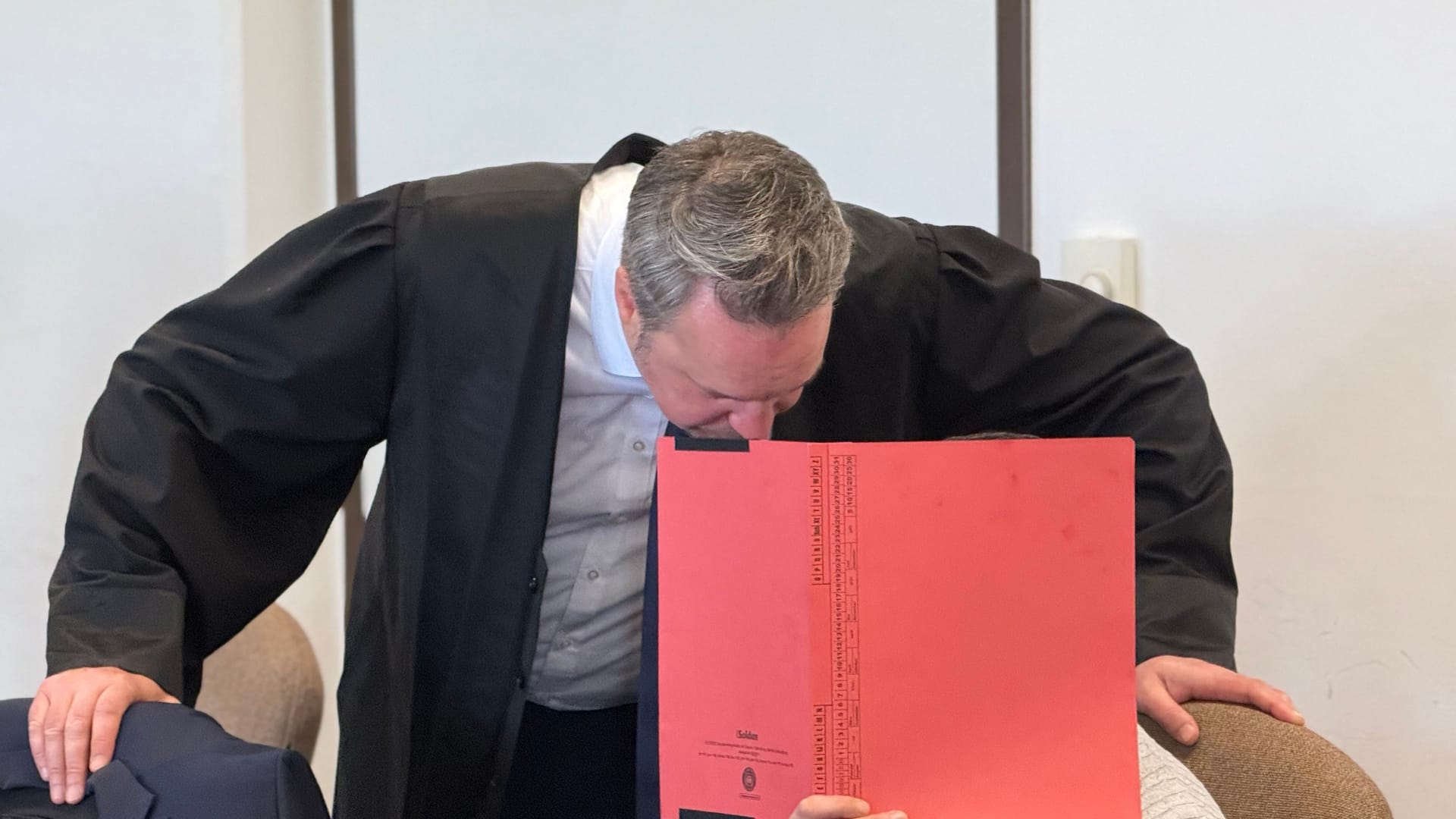 Aymen G. und sein Anwalt Wolfgang Kutsch: G. soll die Kalker Drogenbande verraten und damit den Drogenkrieg in der Stadt mit ausgelöst haben.