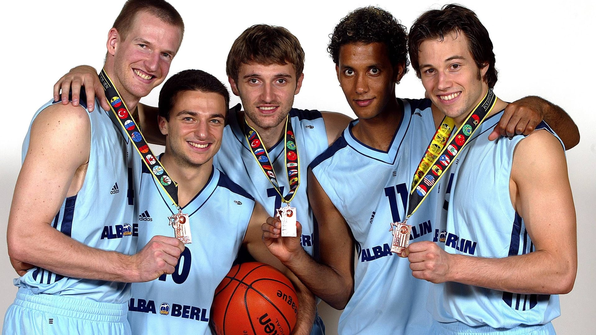 Marko Pešić (M.) wurde 2002 mit der deutschen Nationalmannschaft WM-Dritter.