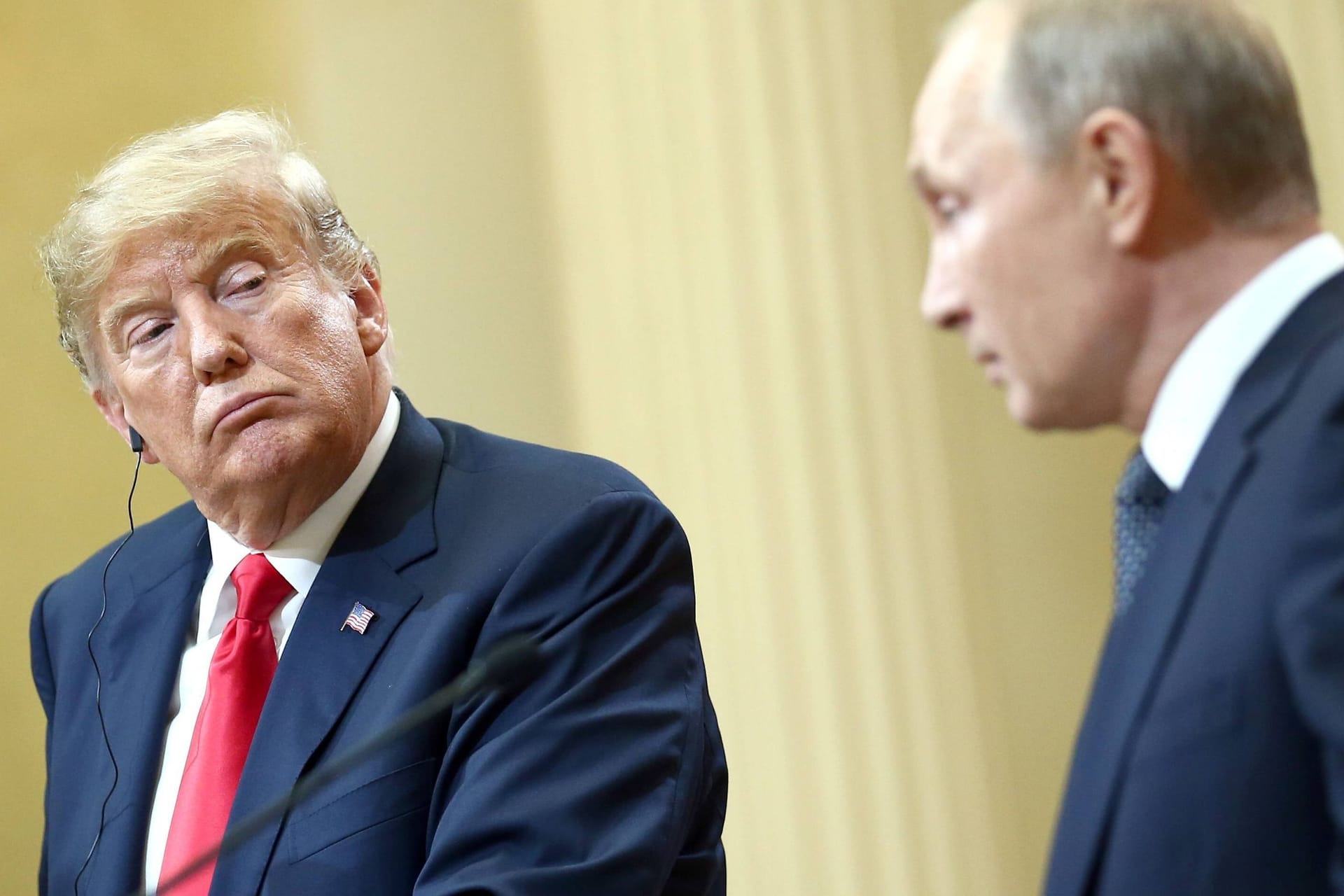 Wladimir Putin (r.) und Donald Trump (Archivbild): Es stehen mehrere Vorschläge zum weiteren Vorgehen im Ukraine-Krieg im Raum.