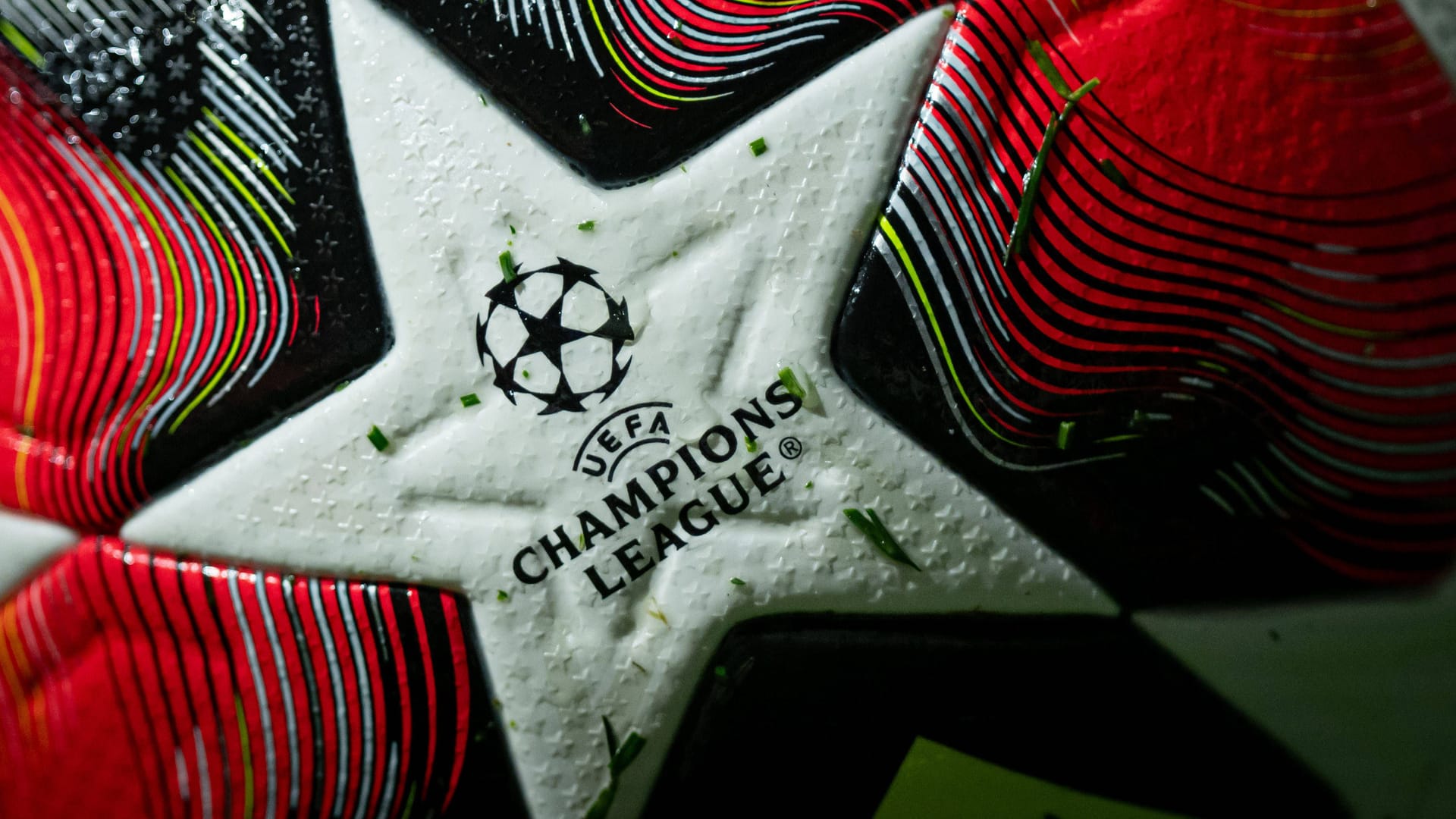 Champions-League-Logo auf einem Ball (Symbolbild): Der Wettbewerb unterlag zuletzt einigen Änderungen.