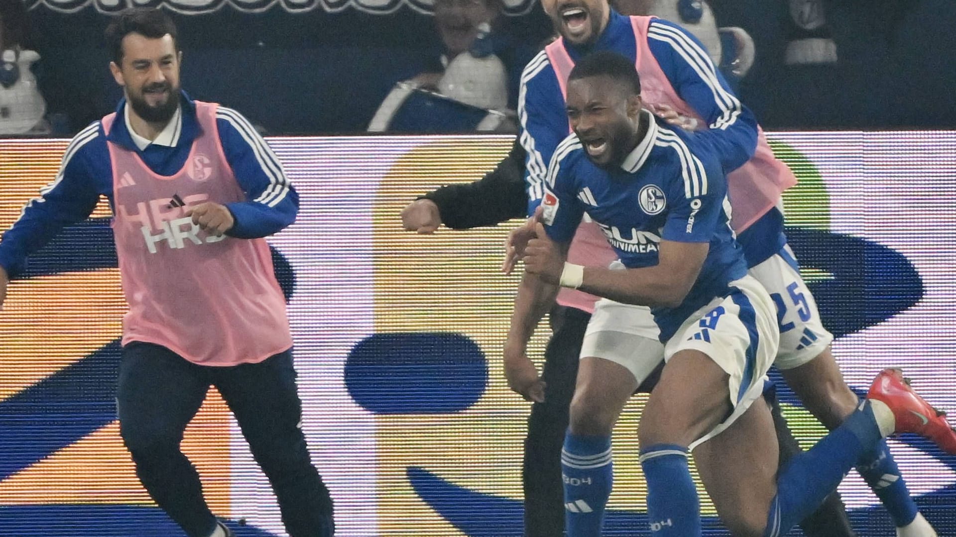 Moussa Sylla jubelt: Er erzielte den Ausgleich für Schalke.