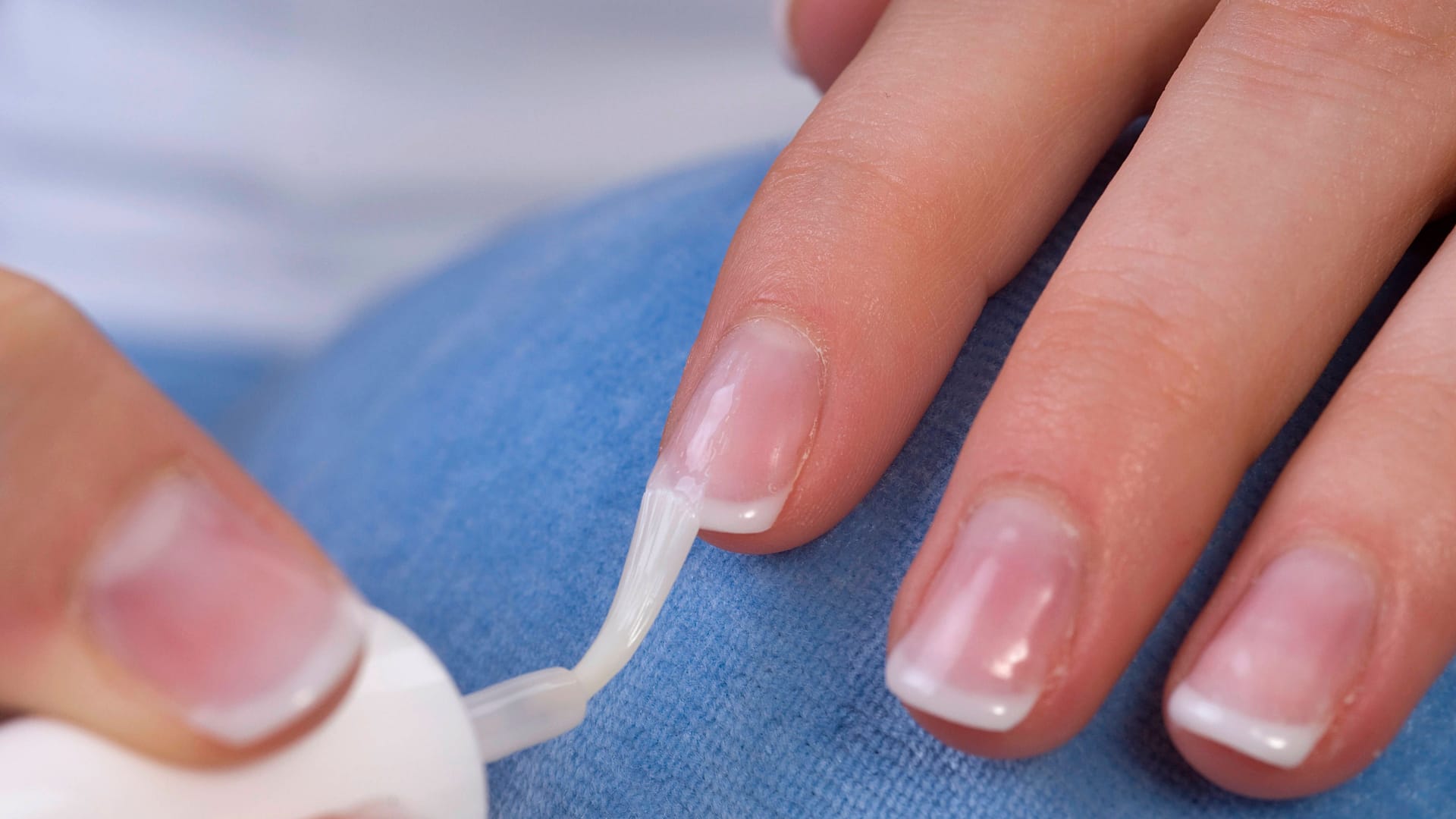 "Öko-Test“ hat insgesamt 20 transparente Nagellacke umfassend getestet und auf ihre Inhaltsstoffe sowie Umweltverträglichkeit geprüft.