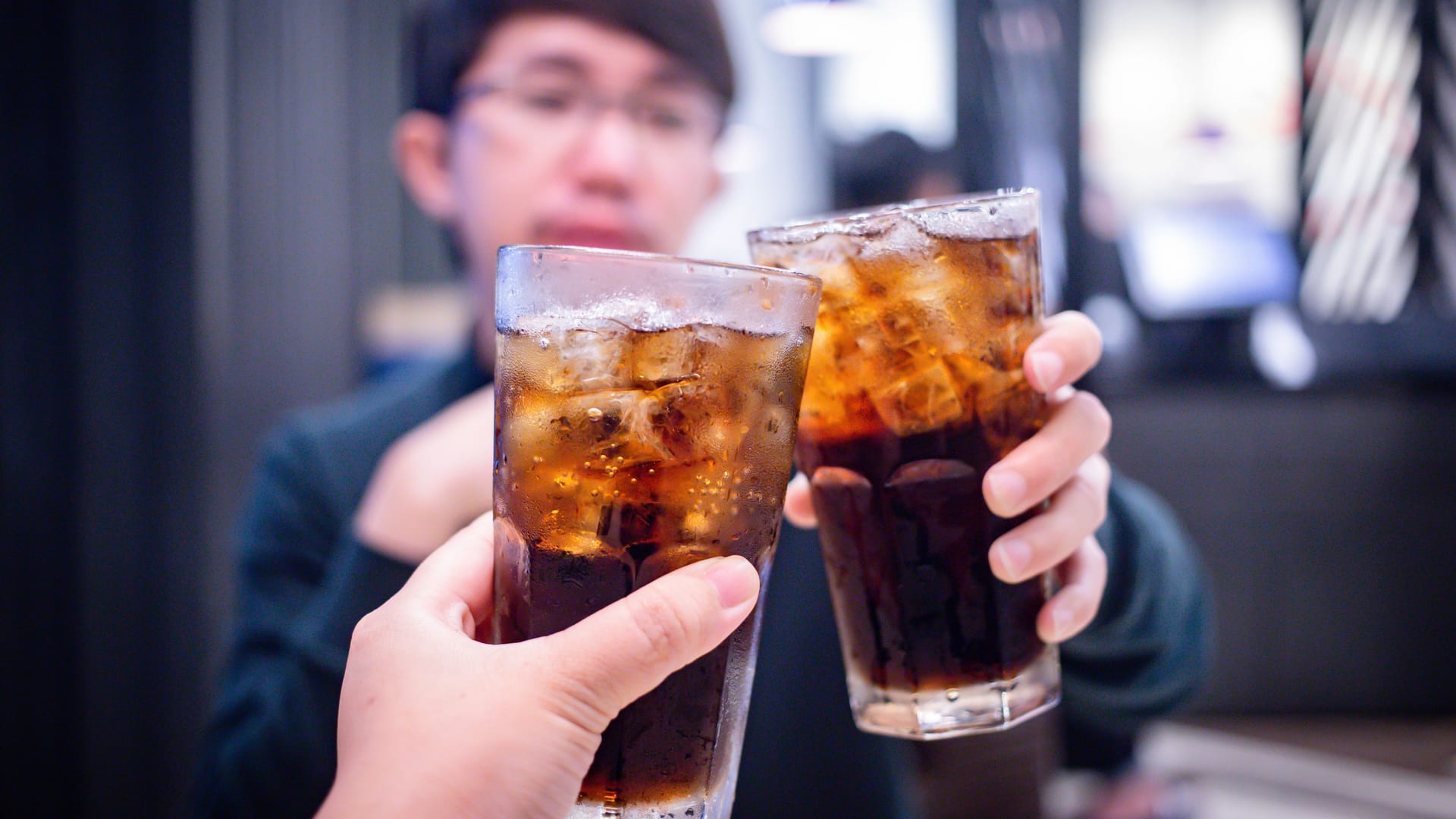 Limonaden und Softdrinks: Sie enthalten eine ungünstige Zusatzstoff-Kombination.