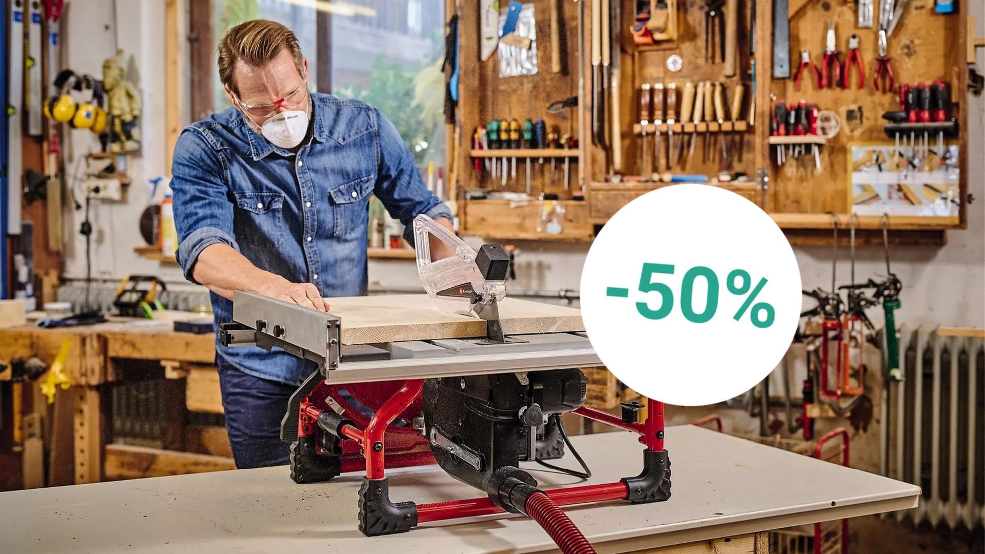 Mit einer Tischkreissäge gelingen Holzschnitte einfach und präzise. Toom Baumarkt hat heute ein Einhell-Modell zum Rekordpreis im Angebot.