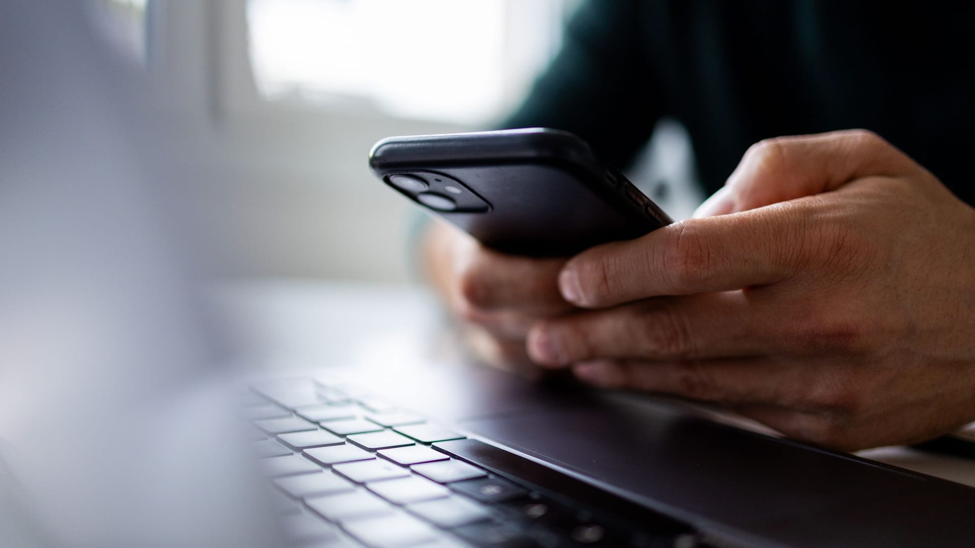 Unterwegs Internet: Per WLAN-Hotspot lässt sich die Internetverbindung mit anderen Geräten teilen.
