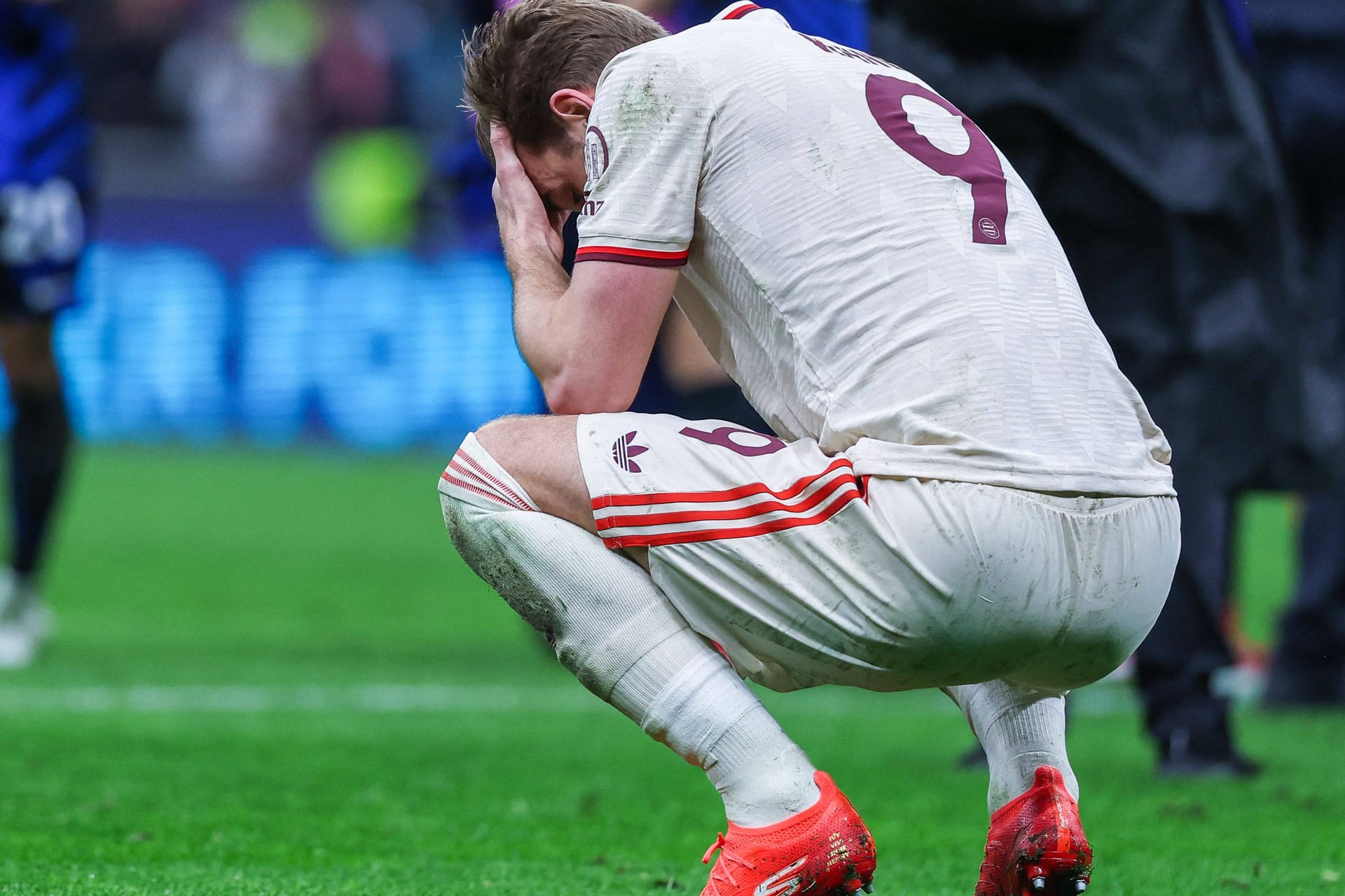 Harry Kane am Boden: Für den FC Bayern hat es in Mailand nicht gereicht.