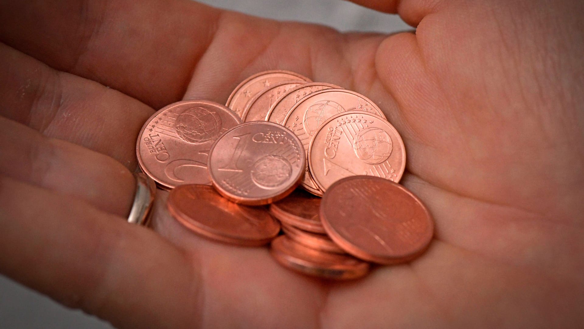 Ein- und Zwei-Cent: Schon länger wird über die Abschaffung der Kupfermünzen diskutiert. Ein- und Zwei-Cent: Schon länger wird über die Abschaffung der Kupfermünzen diskutiert.