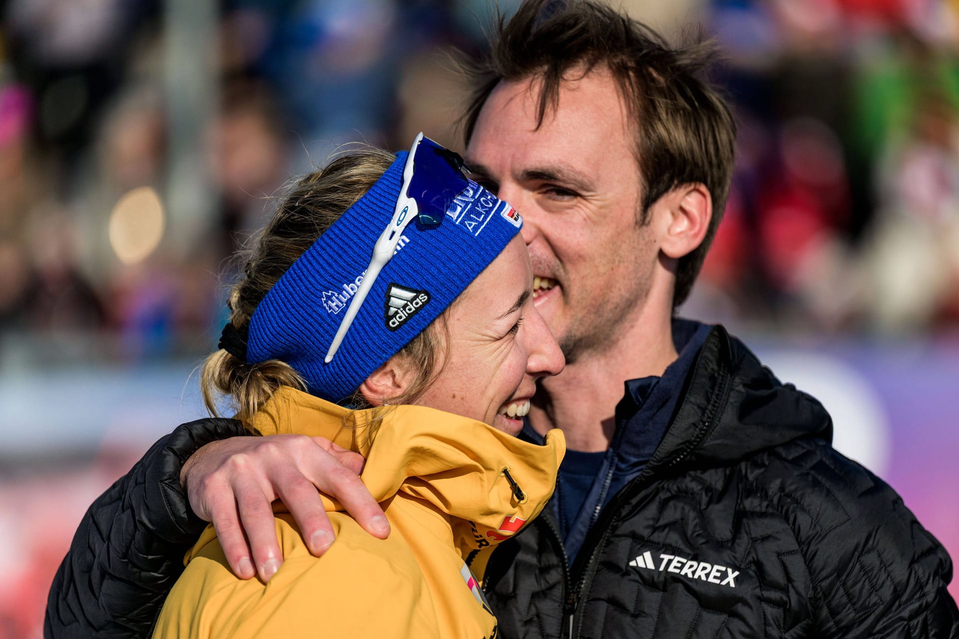 Franziska Preuß und Simon Schempp (r.): Er war früher auch Biathlet.