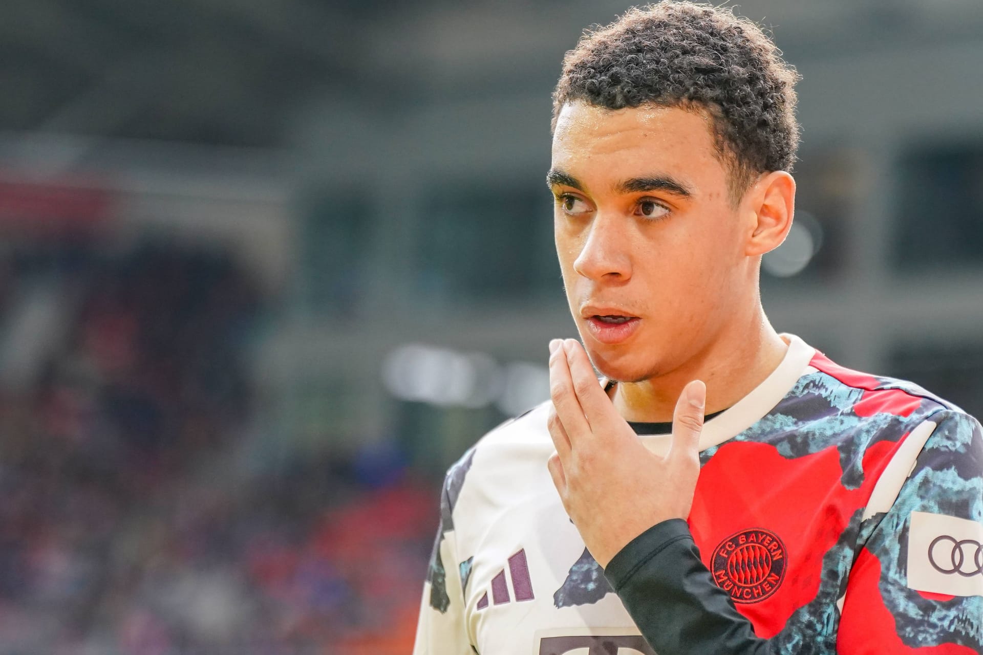 Jamal Musiala: Er musste das Champions-League-Aus des FC Bayern am TV verfolgen.