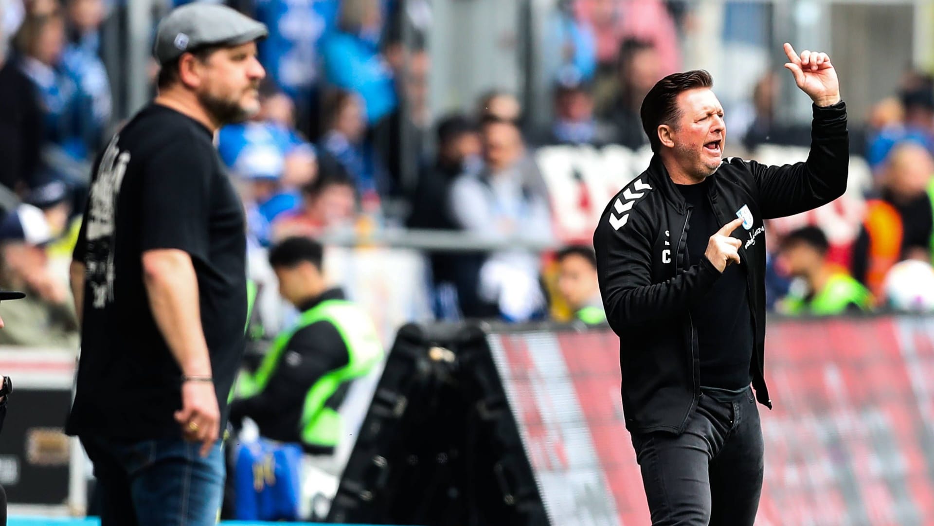 Steffen Baumgart (l.) coacht neben Christian Titz (Archivbild): Der Trainer des 1. FC Magdeburg, 2018 Chef der HSV-Profis, beschäftigt sich mit einem Wechsel. Steffen Baumgart (l.) coacht neben Christian Titz (Archivbild): Der Trainer des 1. FC Magdeburg, 2018 Chef der HSV-Profis, beschäftigt sich mit einem Wechsel.