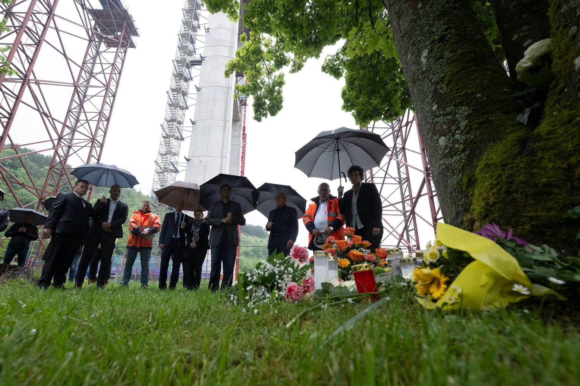 Nach dem Tod von drei Arbeitern auf Hochbrücken-Baustelle