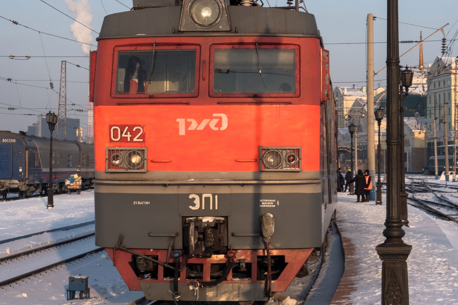 Zug entgleist nach Brückeneinsturz in Brjansk
