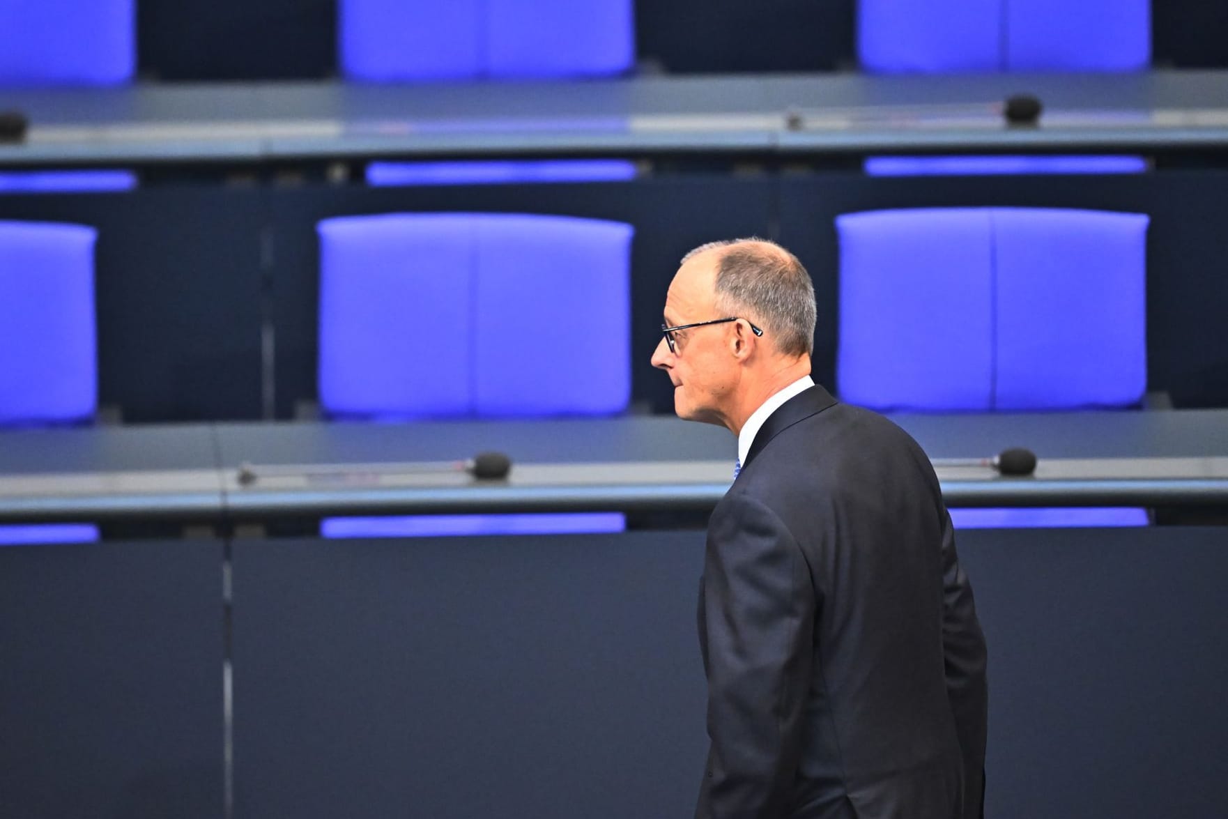 Friedrich Merz im sich leerenden Bundestag: Am Dienstag wird er wohl nicht mehr zum Kanzler gewählt.