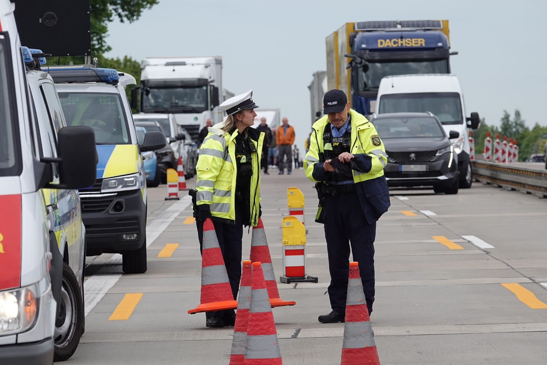 Einsatz zwischen dem Dreieck Nossen und der Anschlussstelle Wilsdruff: LKW-Bergungen sind immer aufwändig.
