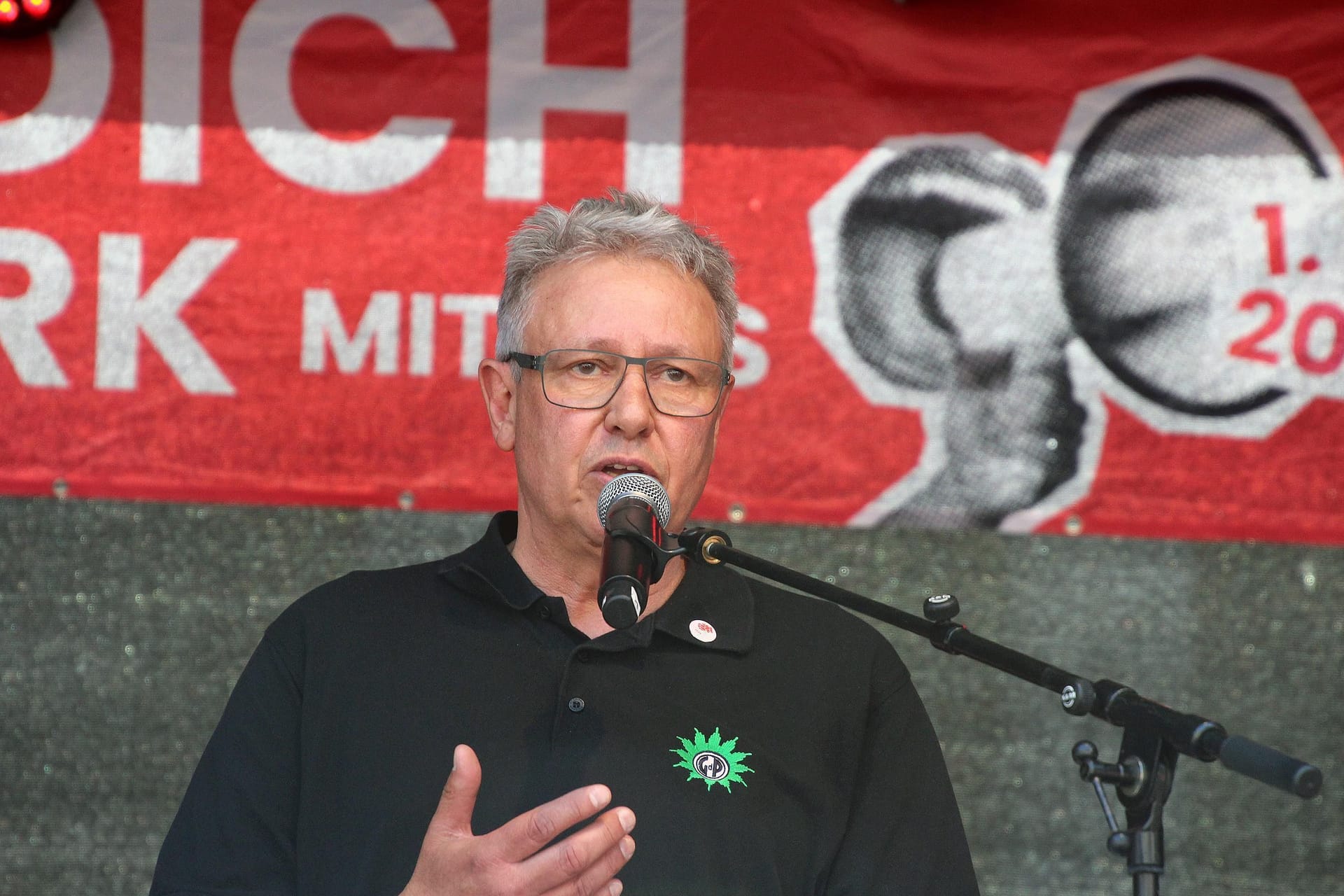Michael Mertens bei seiner Rede: Mehrmals wurde er gestört.