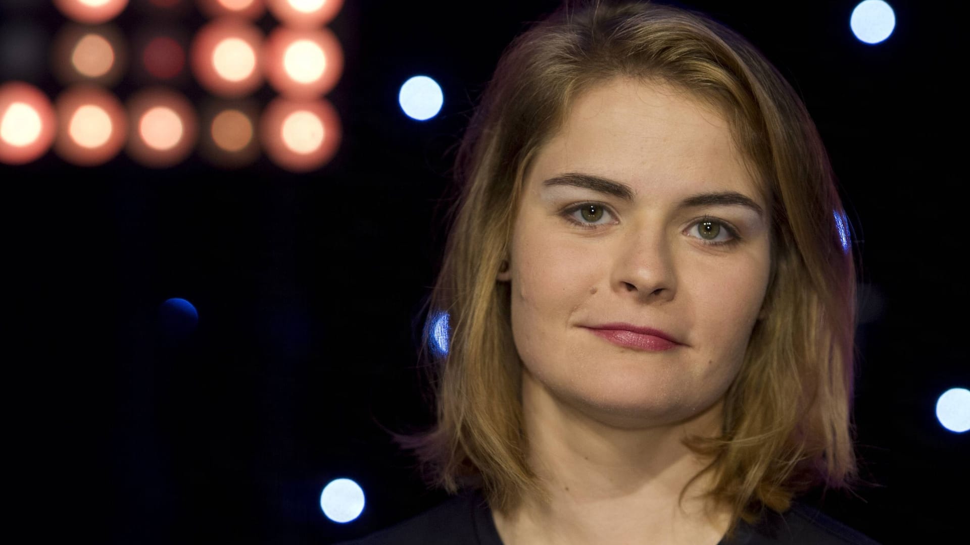 Hazel Brugger: Sie hat als Comedienne Karriere gemacht und wird beim ESC als Moderatorin auftreten.