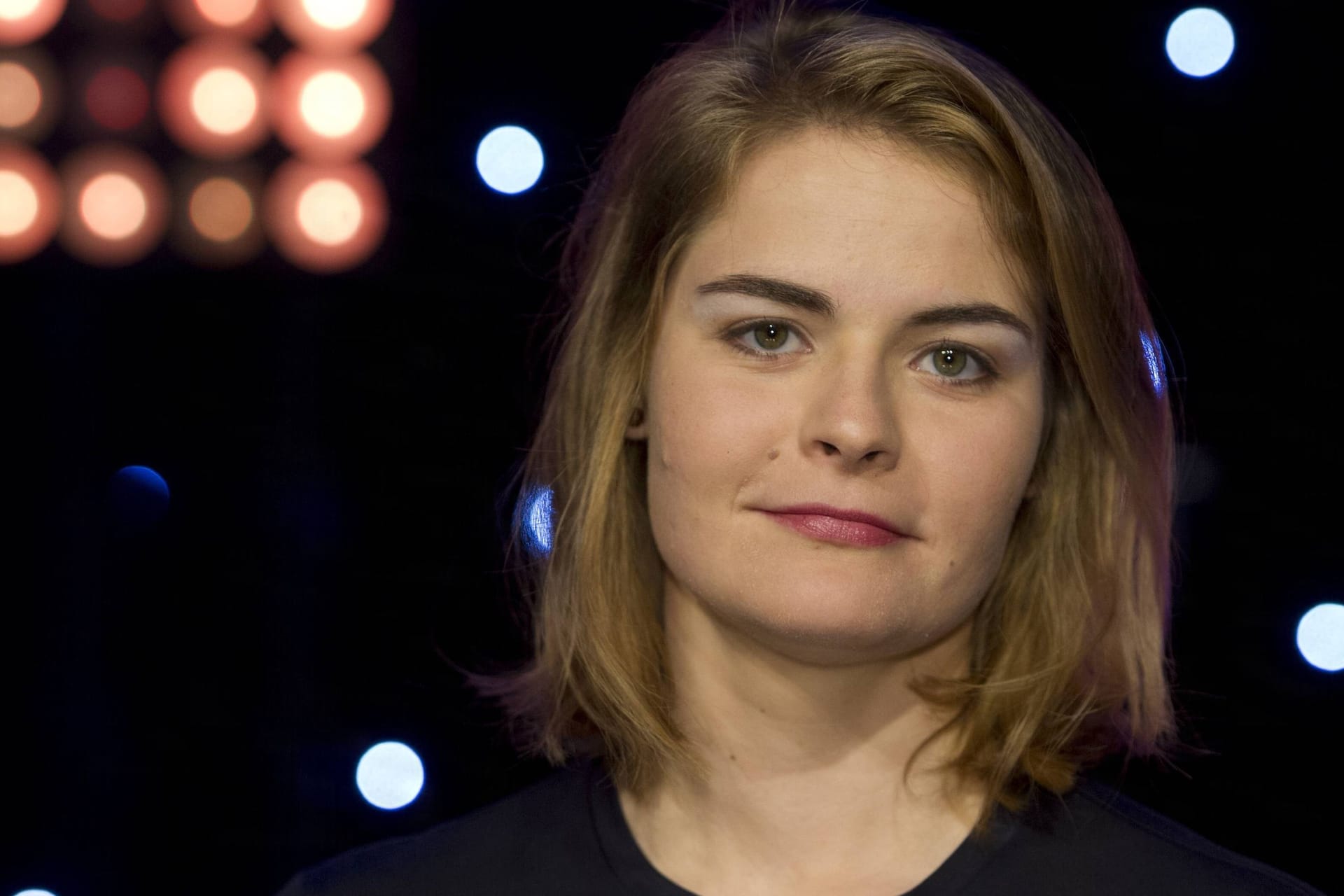 Hazel Brugger: Sie hat als Comedienne Karriere gemacht und wird beim ESC als Moderatorin auftreten.