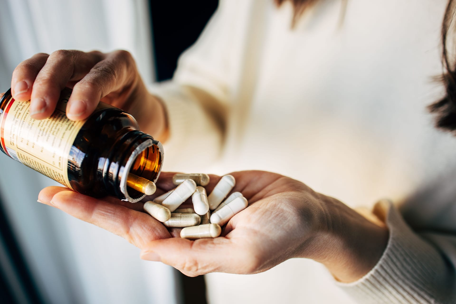 Verbreiteter Irrglaube: In Deutschland gibt es keine Tests, die Nahrungsergänzungsmittel auf gesundheitliche Unbedenklichkeit prüfen.