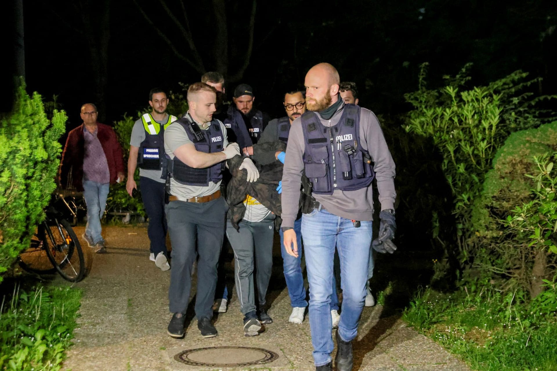 Mann verletzt mehrere Menschen in Bielefeld - Festnahme