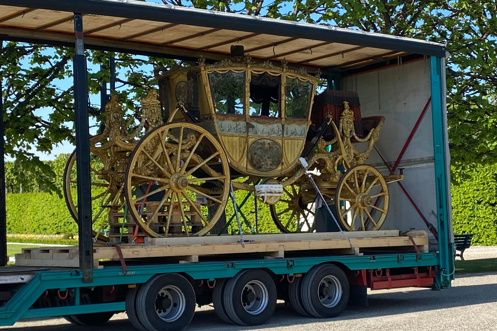 Staatswagen Nr. 1 von König Georg IV.: Die Goldene Kutsche wurde ins Museum Schloss Herrenhausen gebracht.