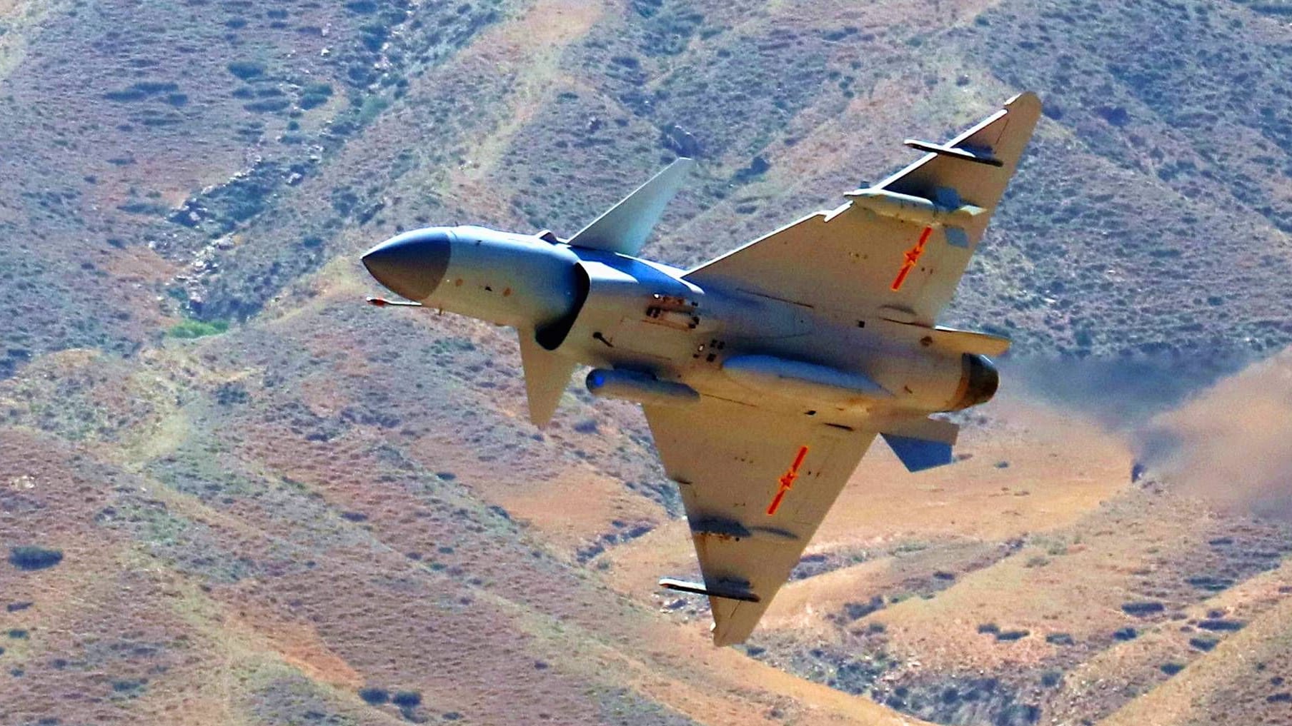 Ein chinesischer Kampfjet vom Typ J-10C (Archiv): Solch ein Kampfflugzeug soll indische Rafale-Jets abgeschossen haben.